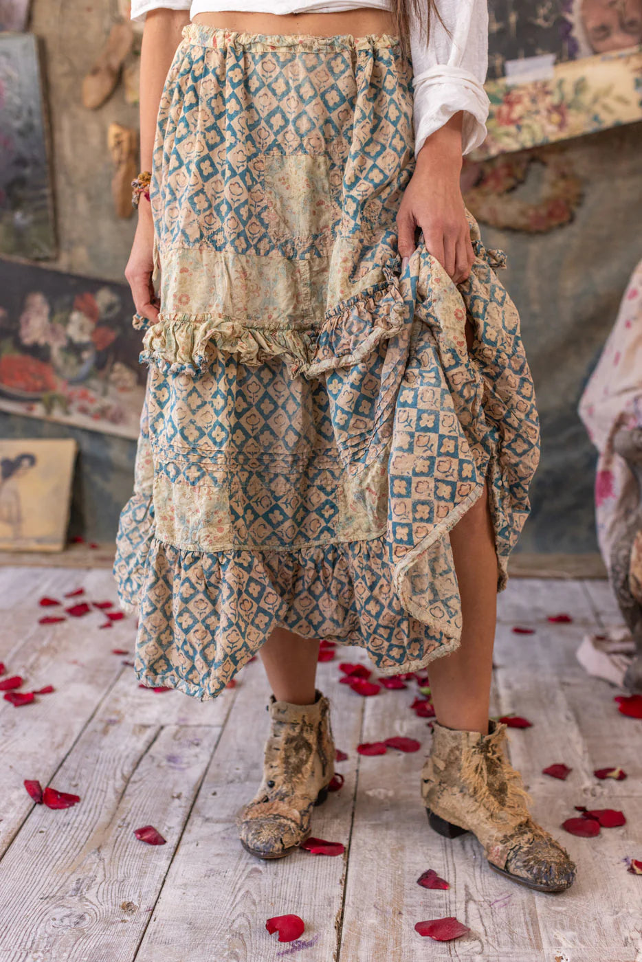 Pissarro Skirt 215 -Magnolia Pearl