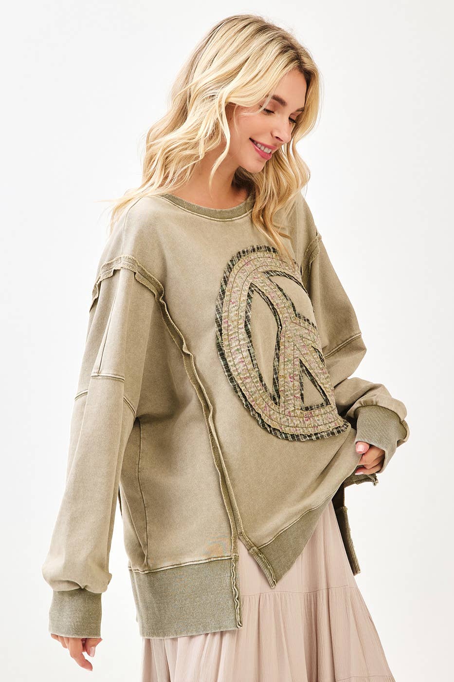 PEACE SIGN PATCH MINERAL WASH SWEATSHIRT: OLIVE / S/M-M/L(3-3)