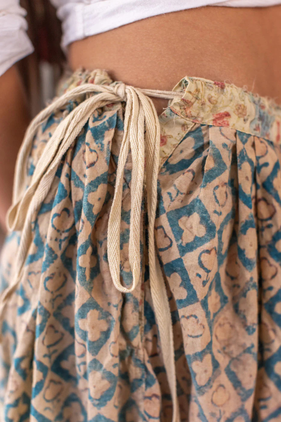 Pissarro Skirt 215 -Magnolia Pearl