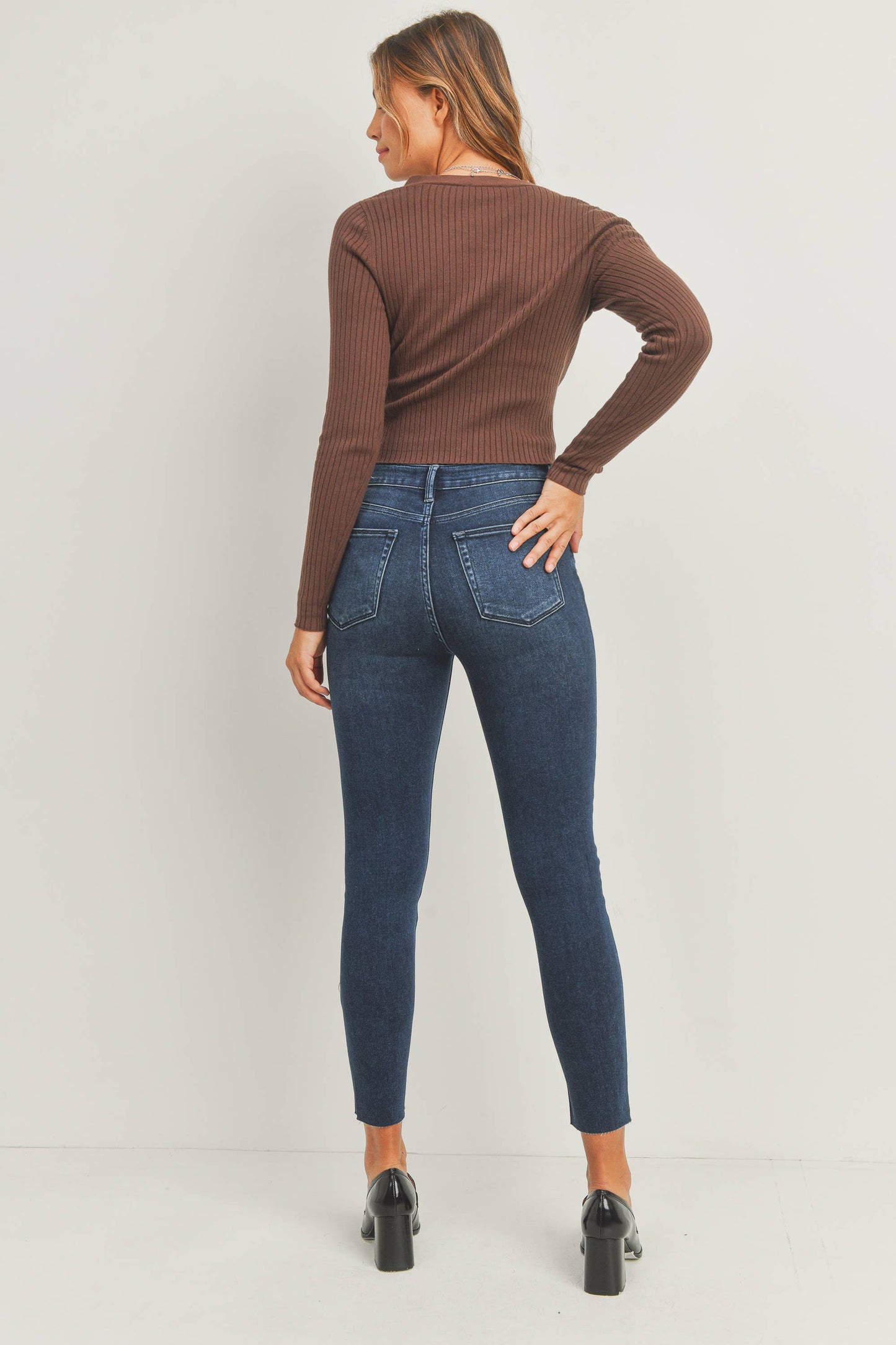 High Rise Skinny With Scissor Cut DP671