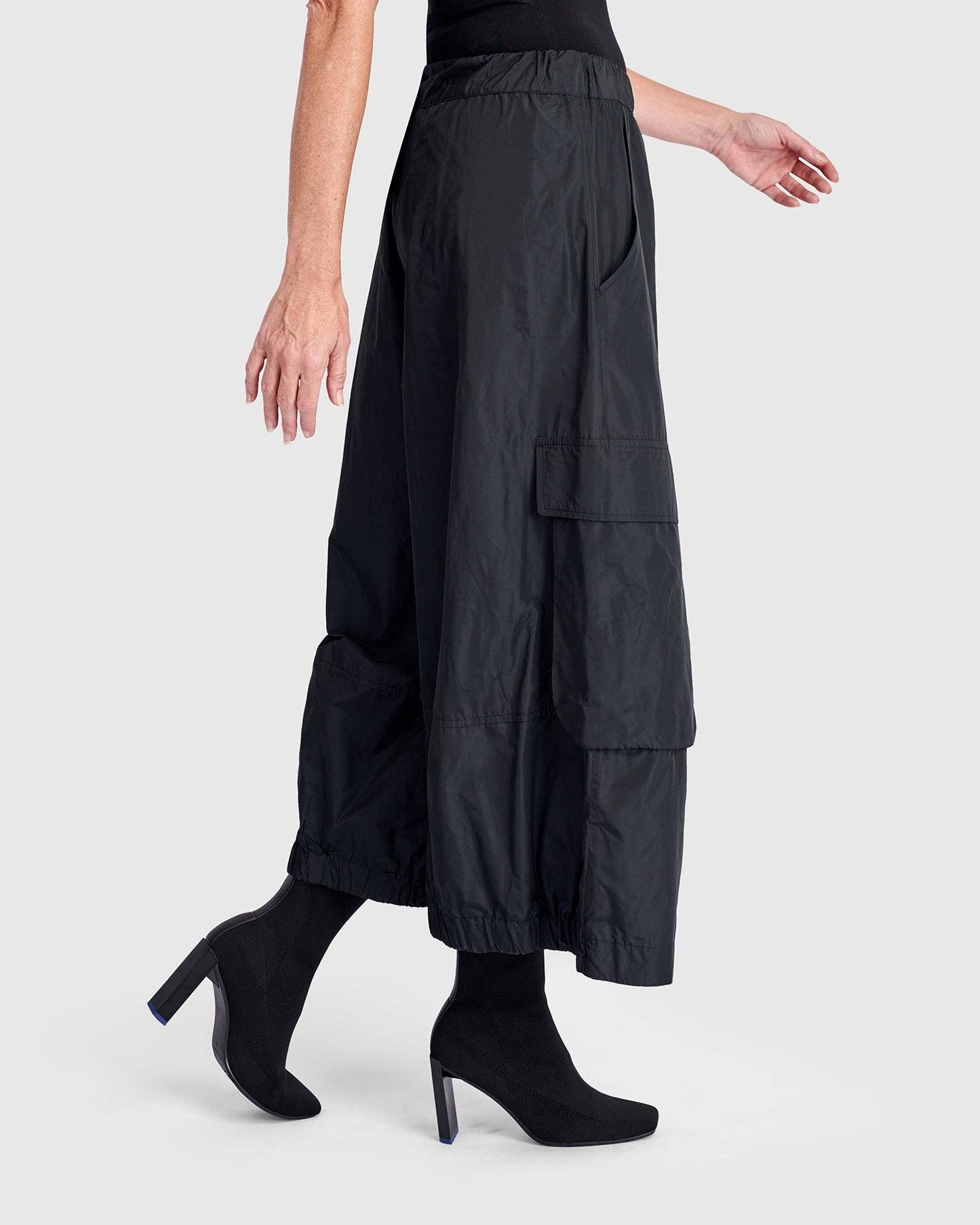 Urban Wide Cargo Pants, Black: BLACK / 3 (US 10-12)
