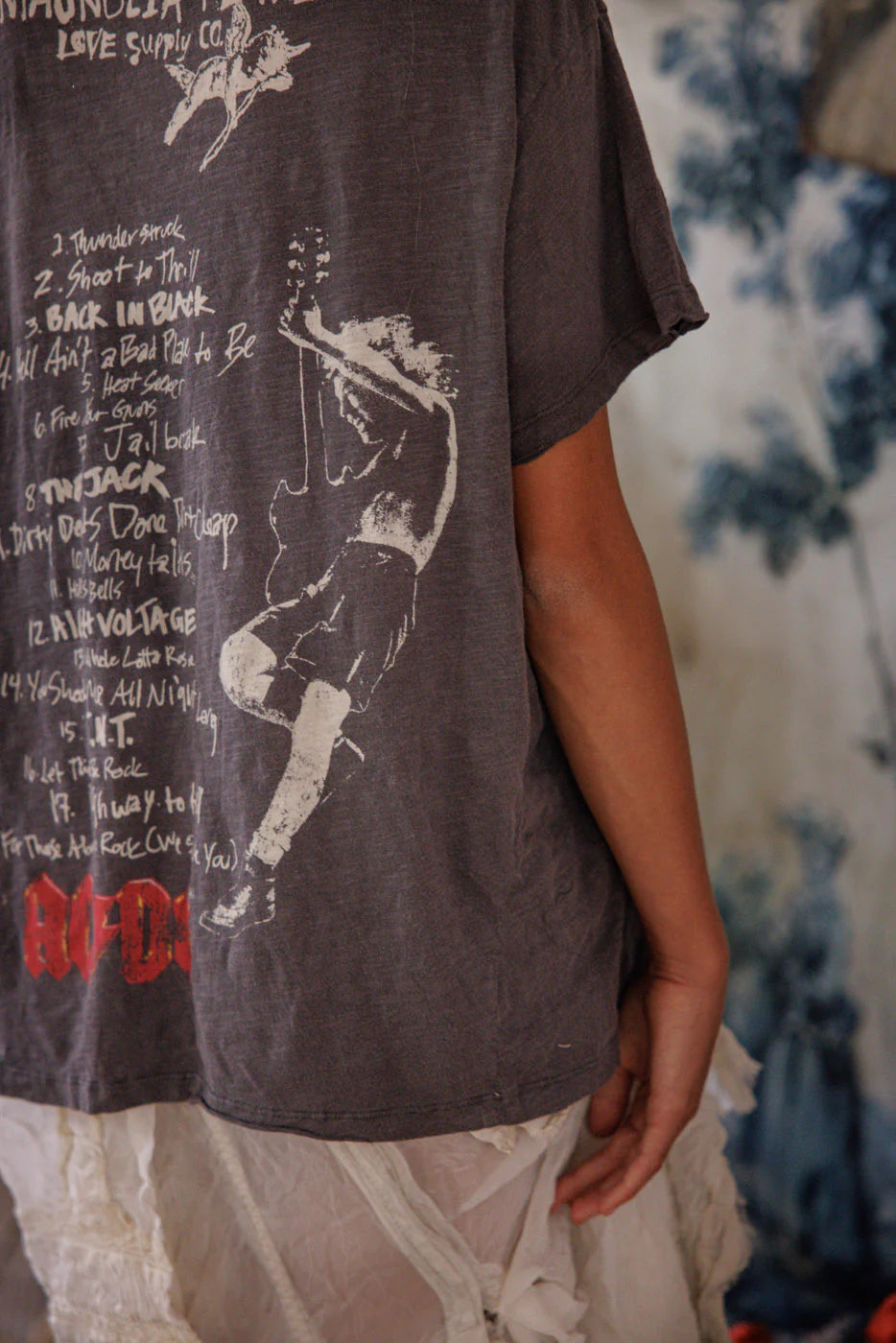 AC/DC Live At Donington Tee 2684 - Magnolia Pearl