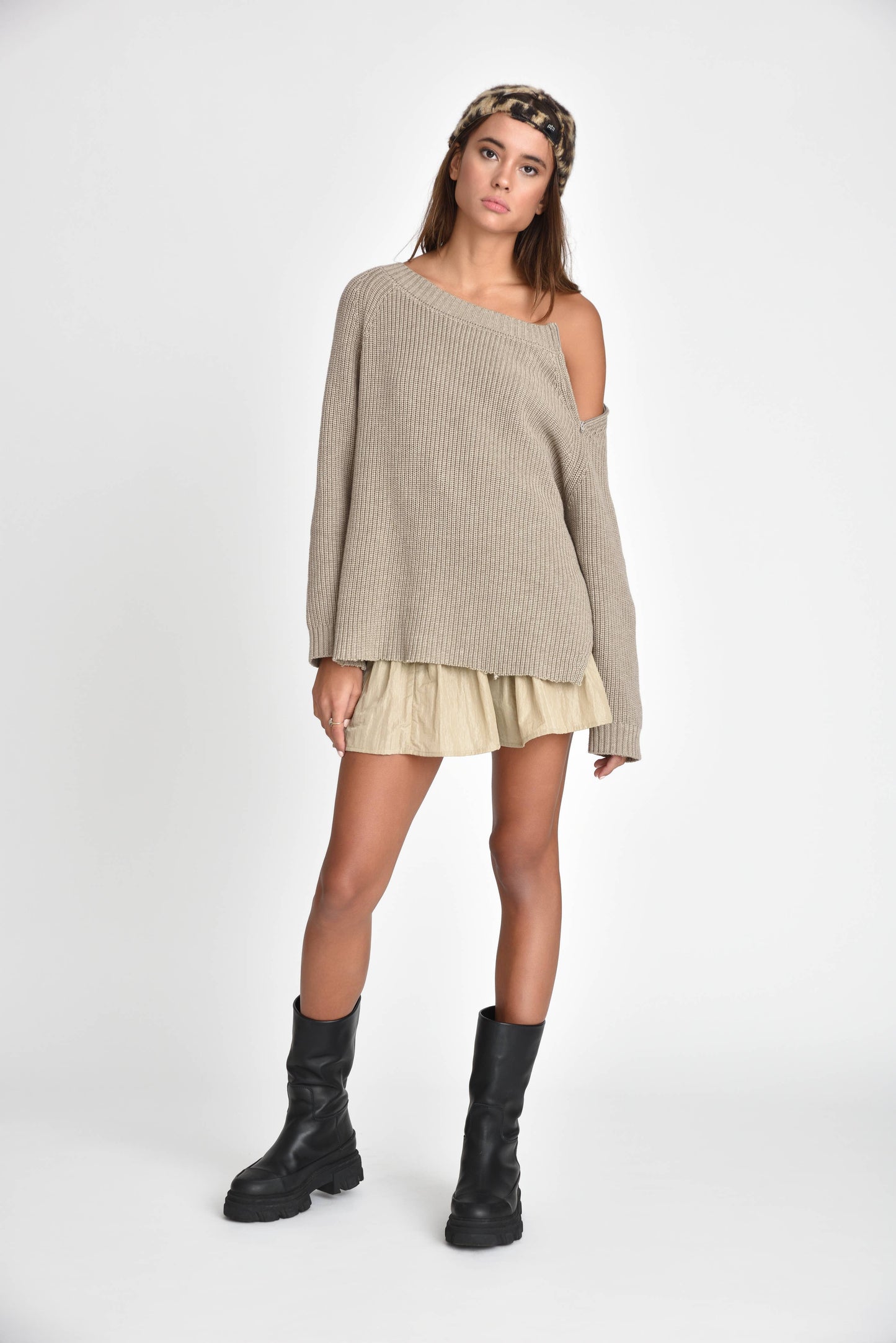Harry Sweater: Black