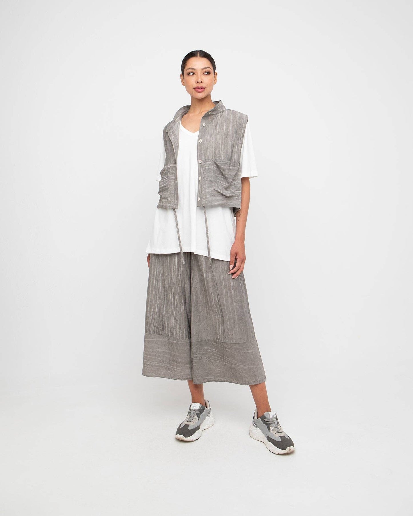 Ozai N Ku Oran Vest, Taupe: Taupe / L (US 10-12)