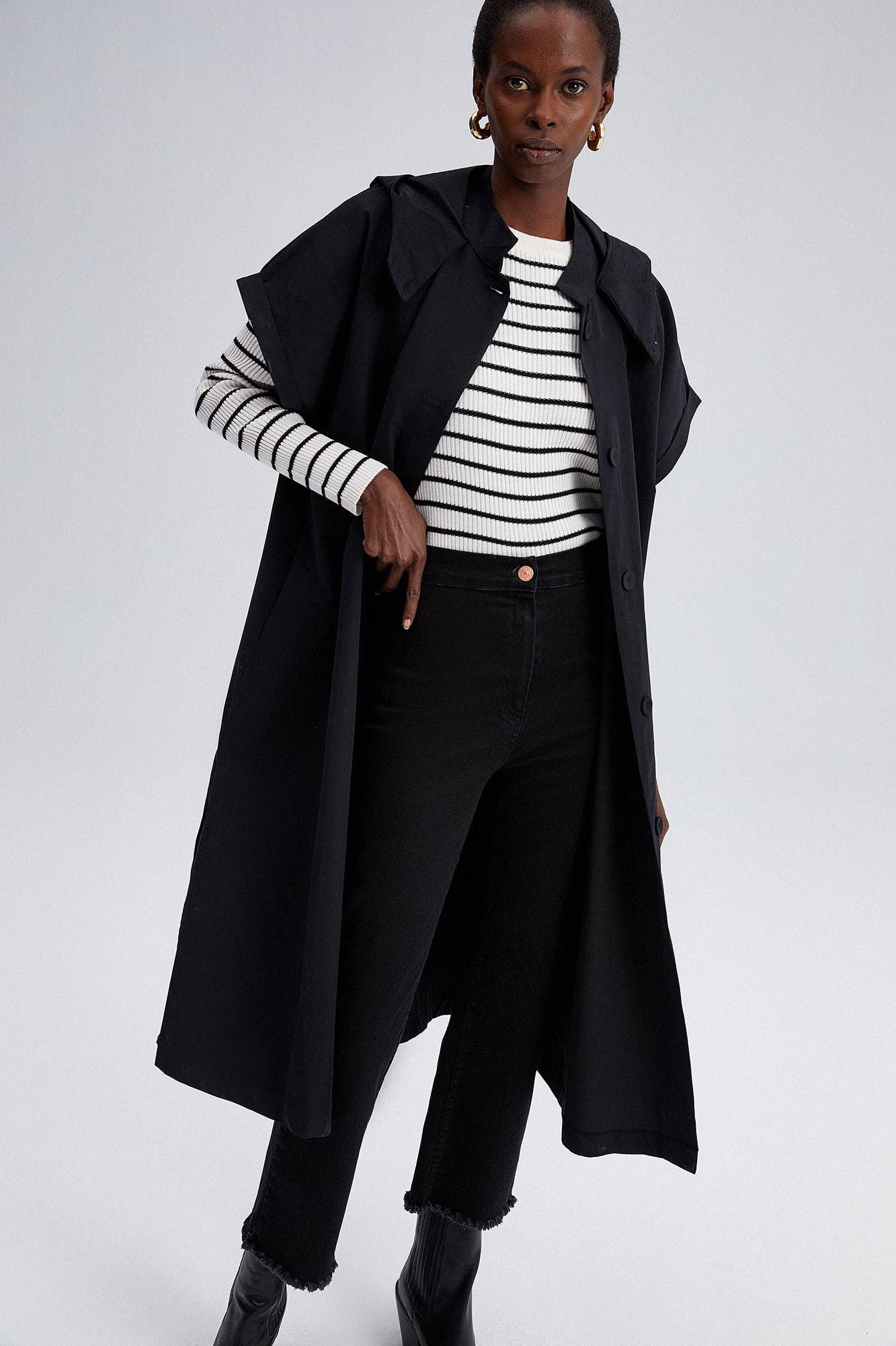 HOODED WAISCOAT: Black / Standart 23S1X058 - Touché Prive