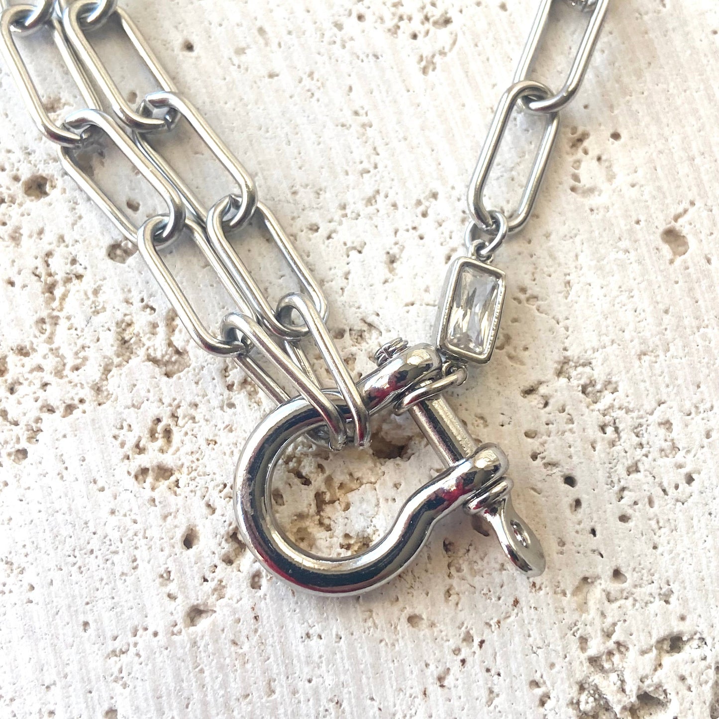 Shackle necklace mixed metal horseshoe clasp edgy glam: Mixed metal