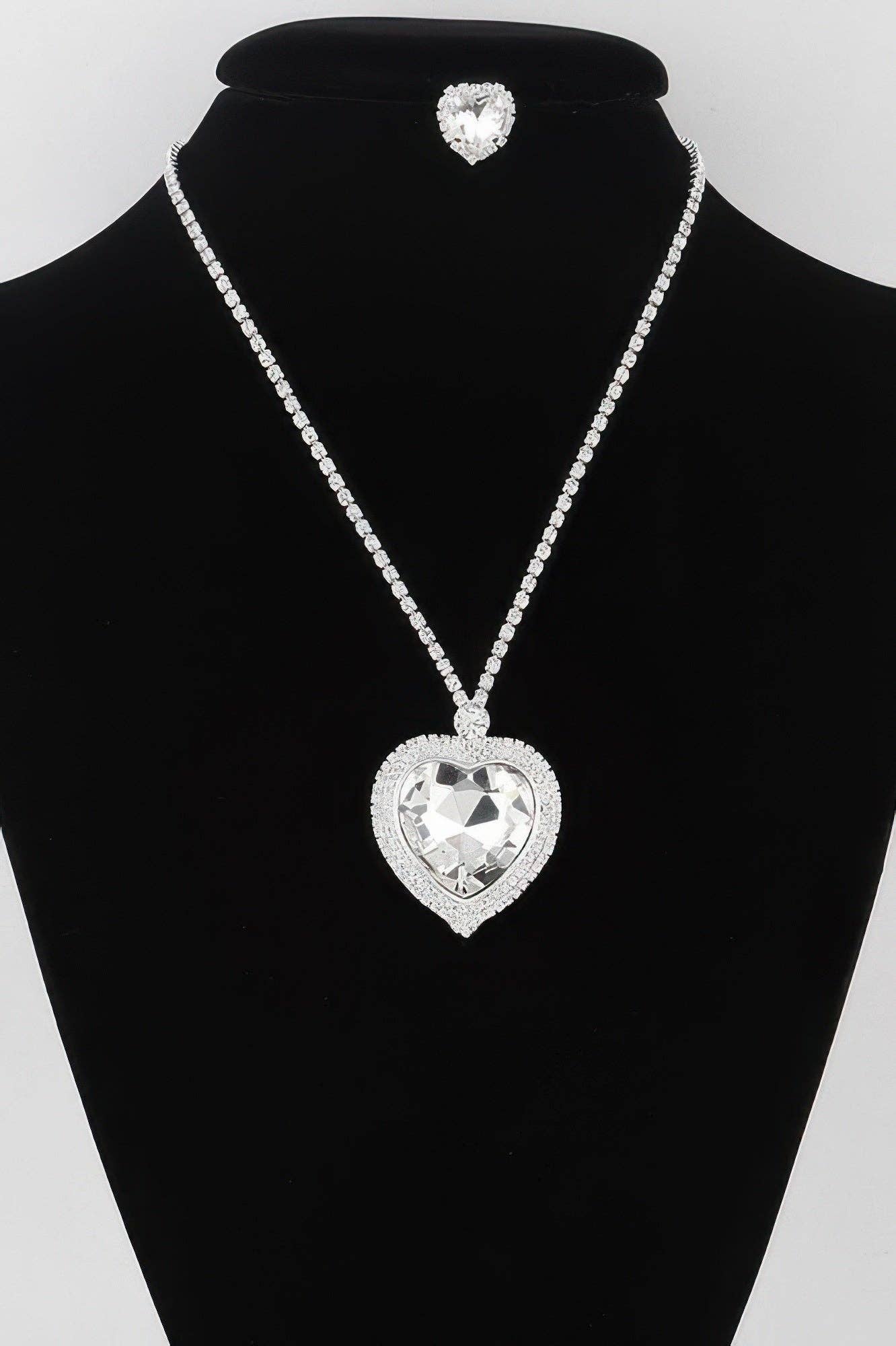 STUYVESANT Jeweled Crystal Heart Necklace: NYFW BYMANYC ® New York: Silver Clear
