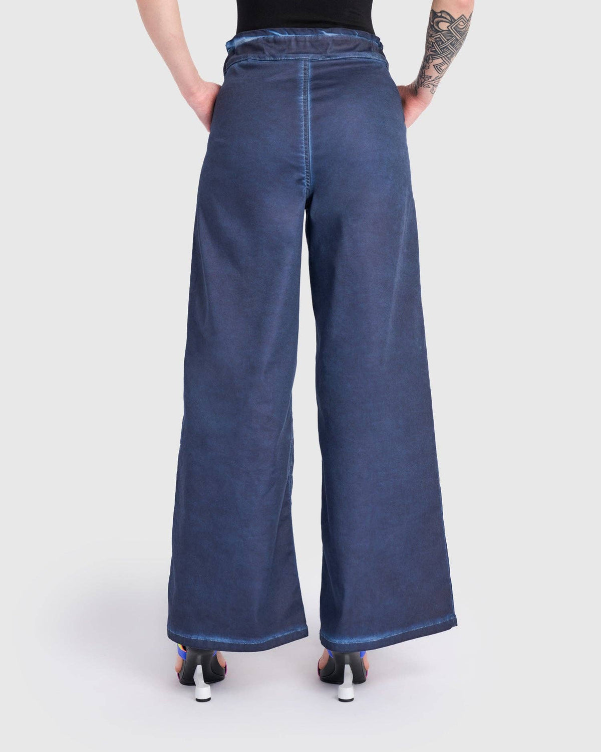 Washed Wide Leg Stretch Jeans, Navy: NAVY / 2 (US 8-10)