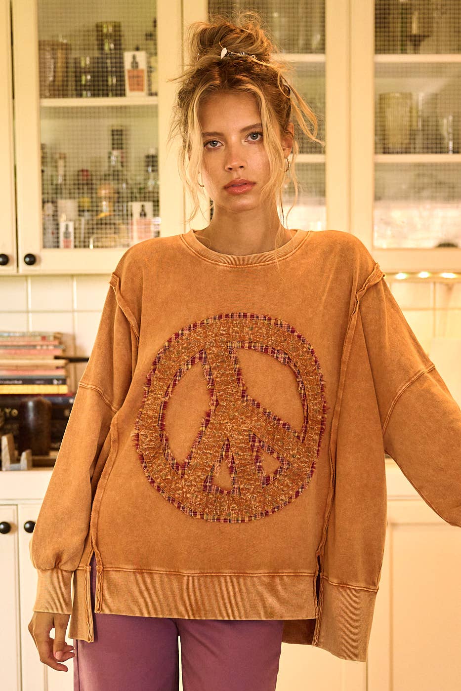 PEACE SIGN PATCH MINERAL WASH SWEATSHIRT: OLIVE / S/M-M/L(3-3)