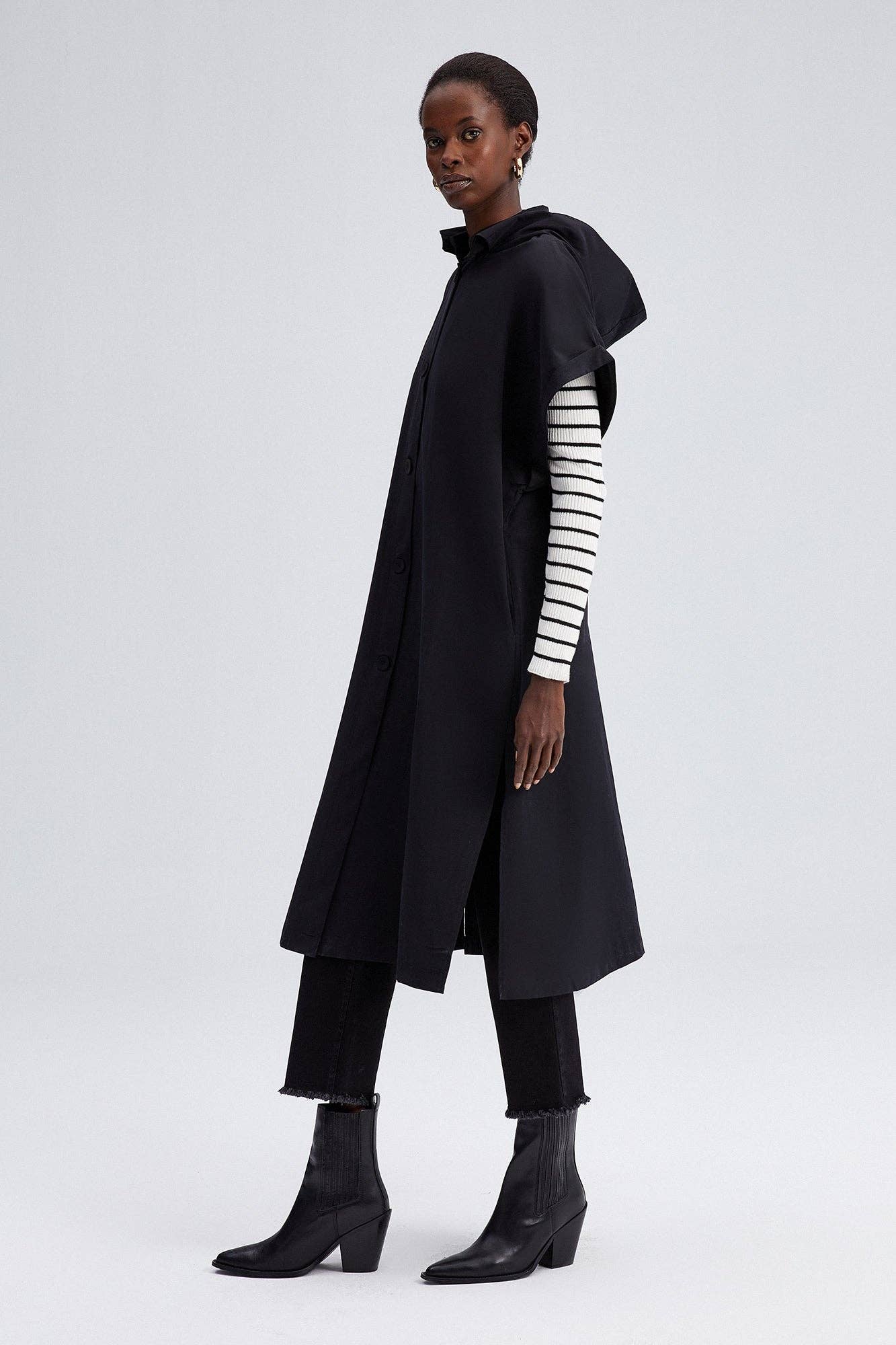 HOODED WAISCOAT: Black / Standart 23S1X058 - Touché Prive