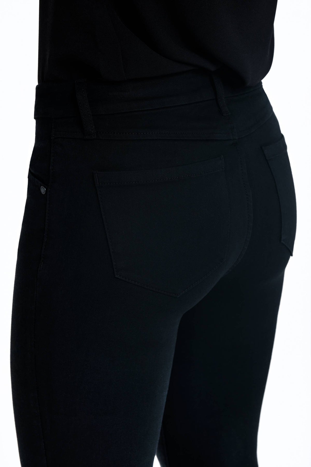 30” Better Butter Mid-Rise Slim Straight in Black: 12/31