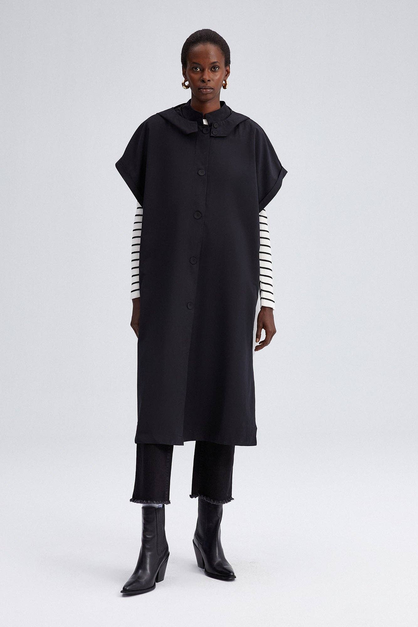 HOODED WAISCOAT: Black / Standart 23S1X058 - Touché Prive
