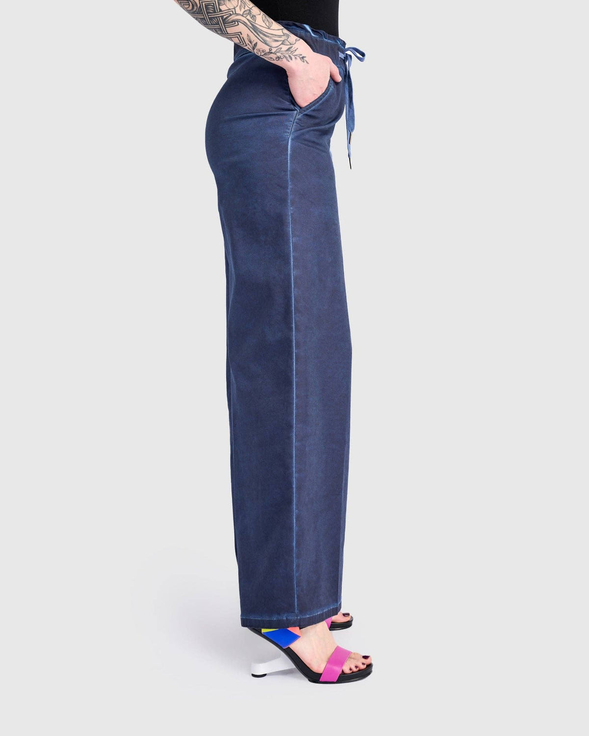 Washed Wide Leg Stretch Jeans, Navy: NAVY / 2 (US 8-10)
