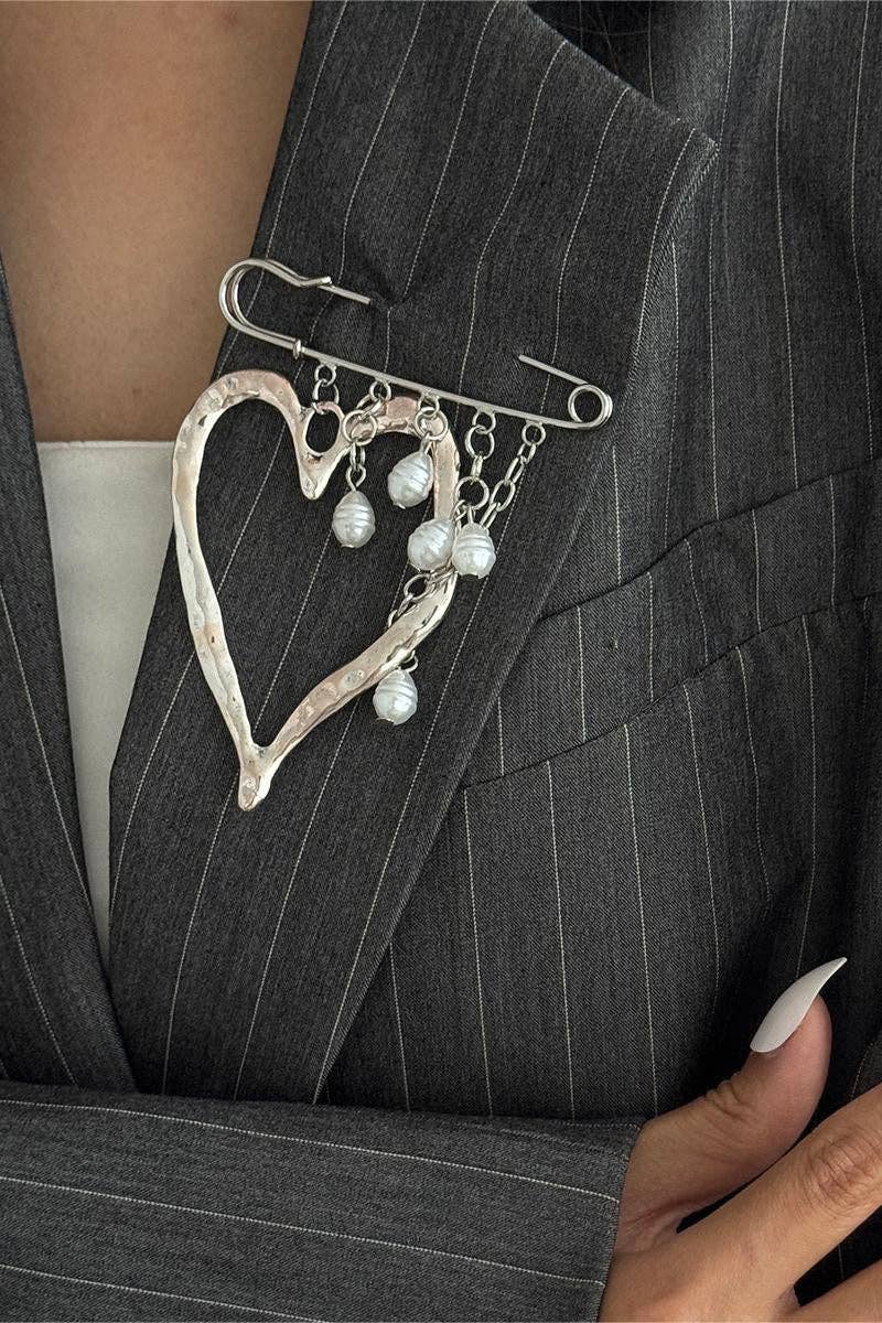 Heart-Shape Safety Pin Brooch: WHITE / One Size