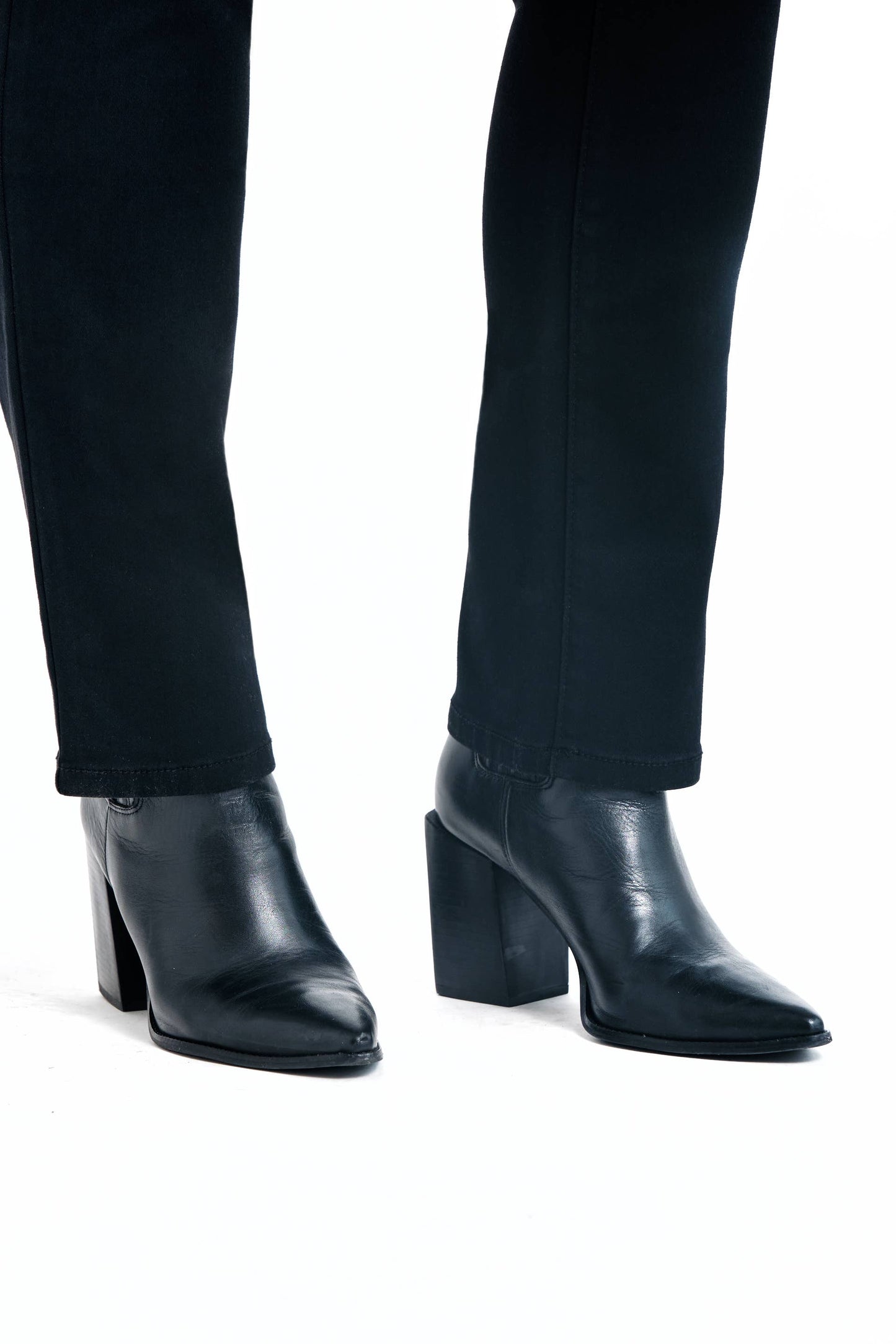 30” Better Butter Mid-Rise Slim Straight in Black: 0/25