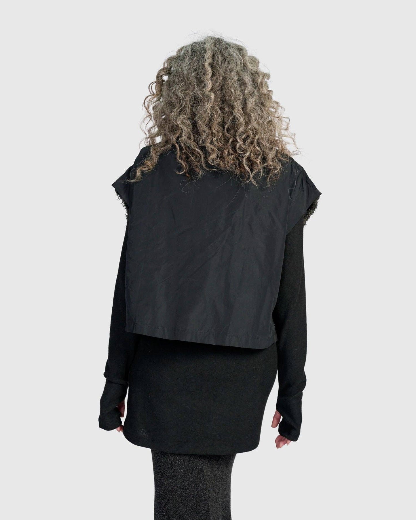 Urban Alm Vest, Smoke: Basalt / M (US 12-14)