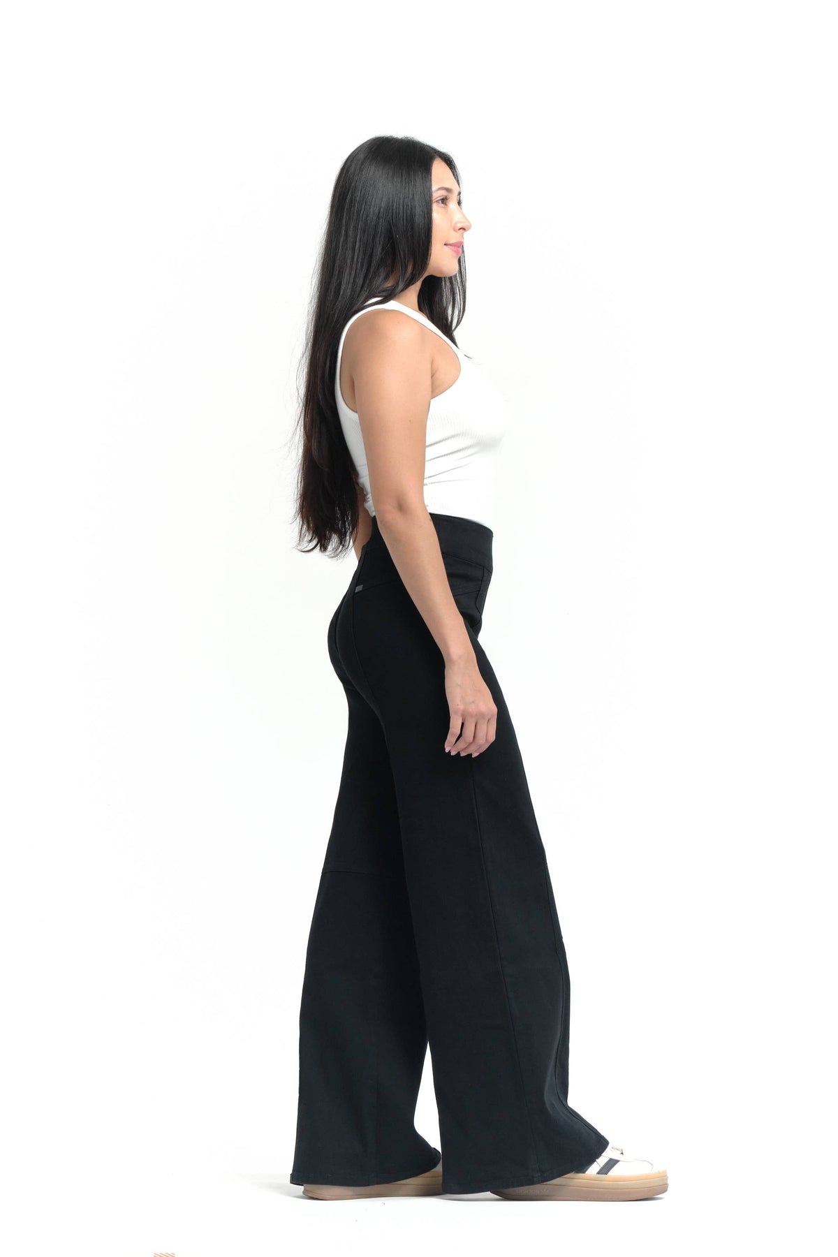 32" Pull-On Wide Leg Jeans w/ Tummy Control in BLACK: 6/28