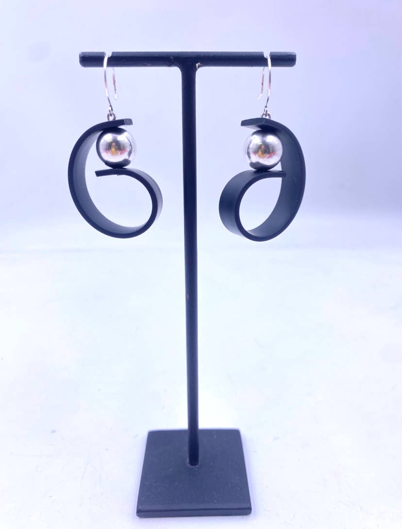 Metal Thinker earring