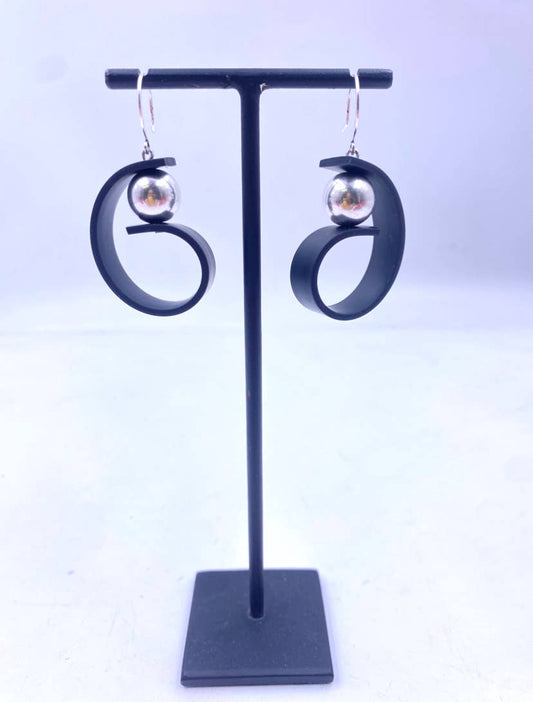 Metal Thinker earring
