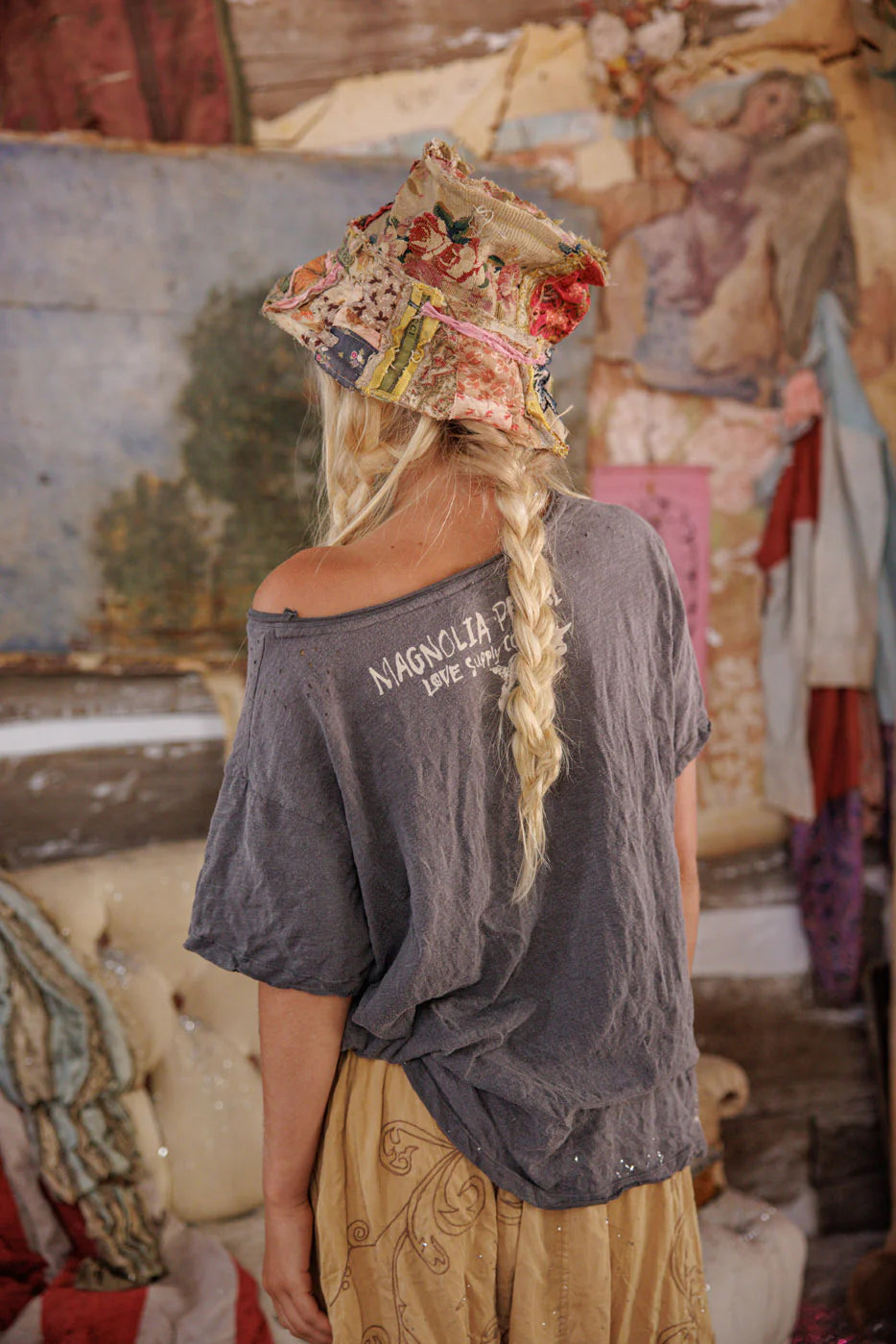 Sky Dolphin Tee 2523 - Magnolia Pearl