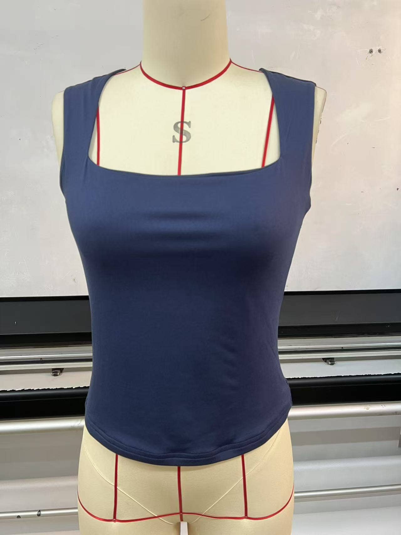 Comfortable square-neck sleeveless tank top: LIGHTGREY / (L) 1