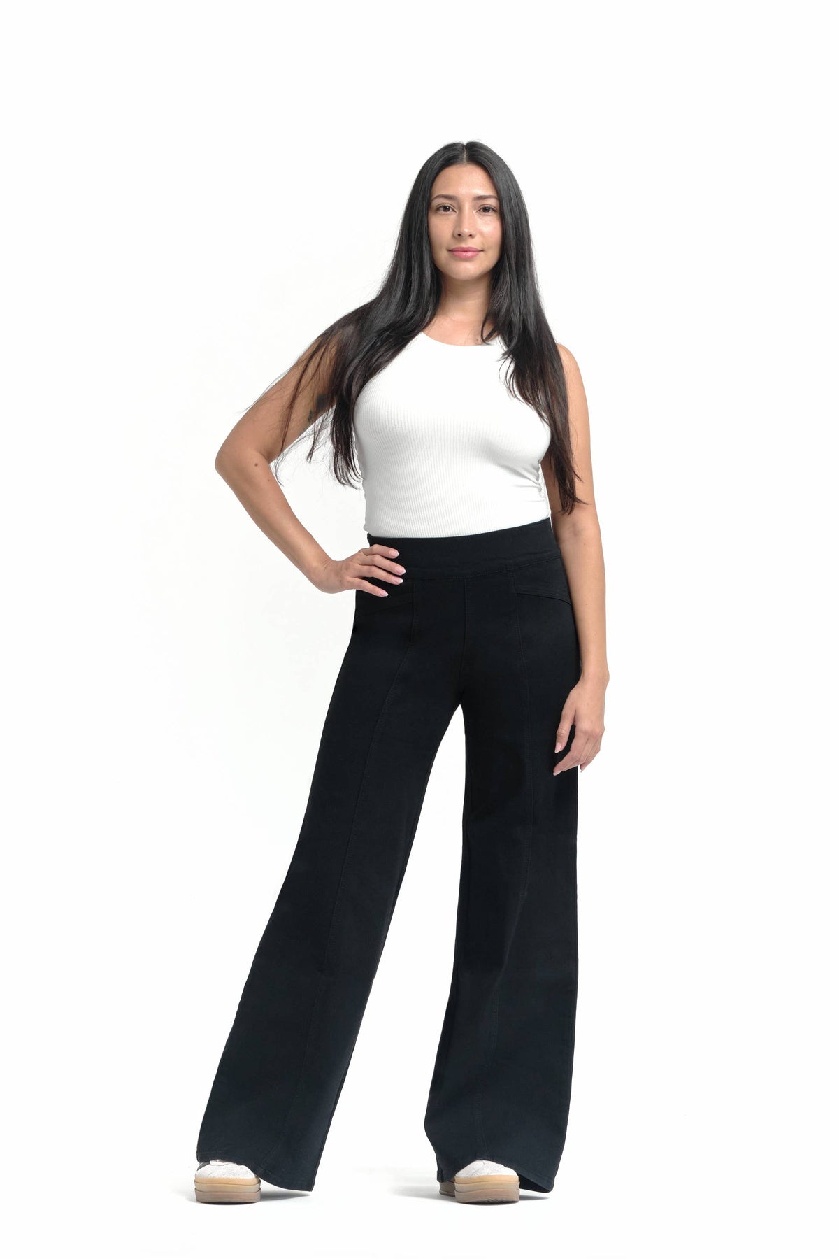 32" Pull-On Wide Leg Jeans w/ Tummy Control in BLACK: 4/27