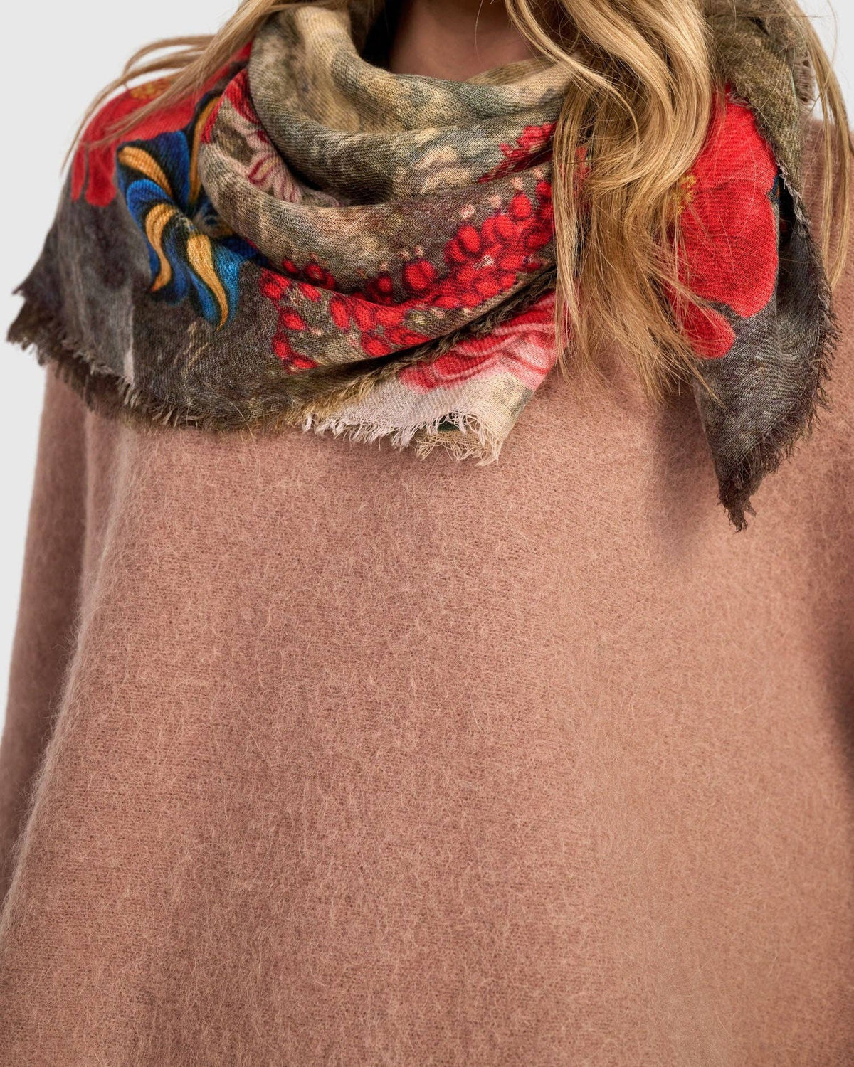 Deckle Scarf, Beige Bloom: Bloom / ONE SIZE