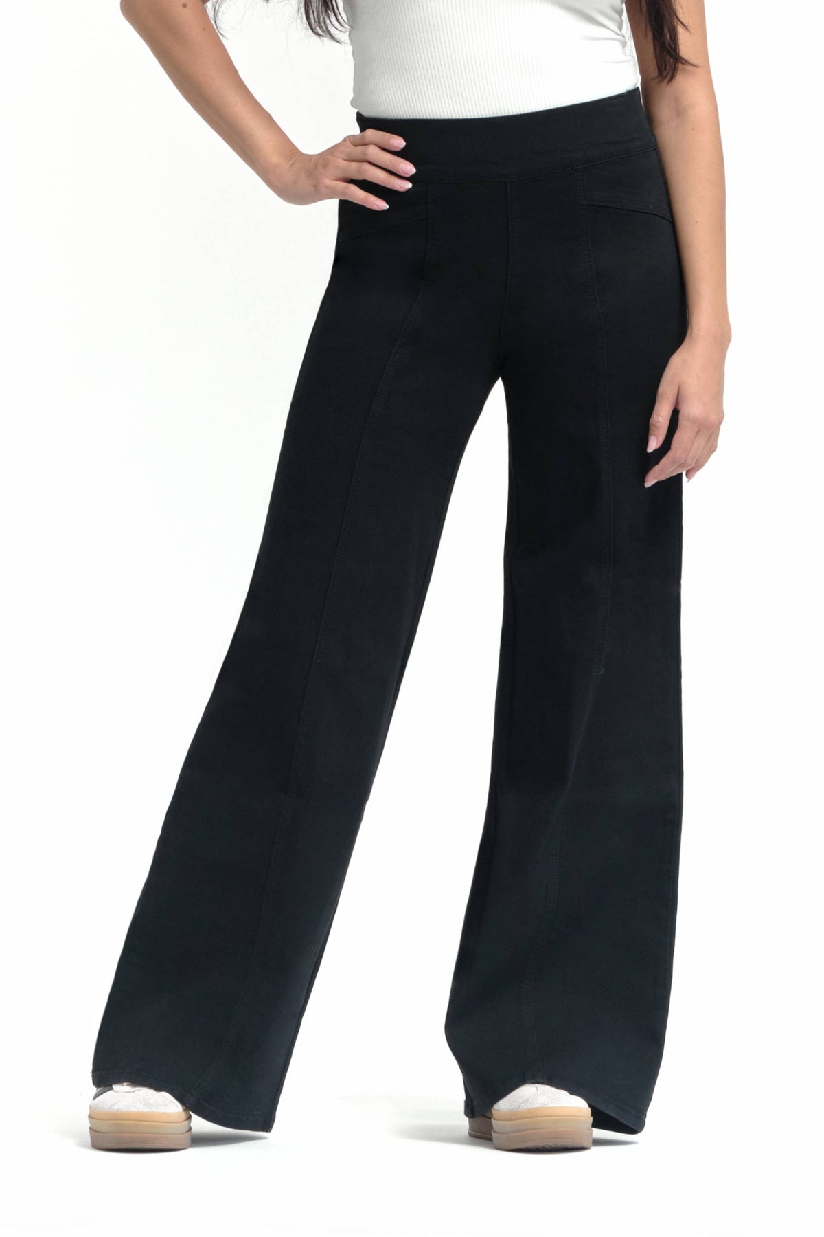 32" Pull-On Wide Leg Jeans w/ Tummy Control in BLACK: 6/28