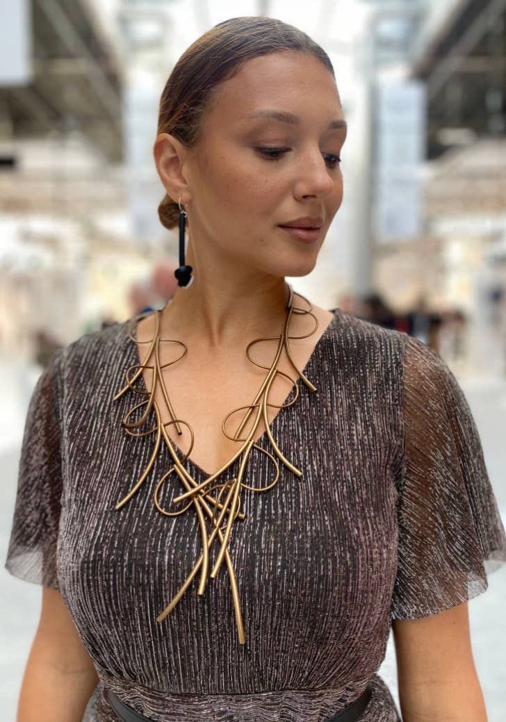 Pit necklace: Metal