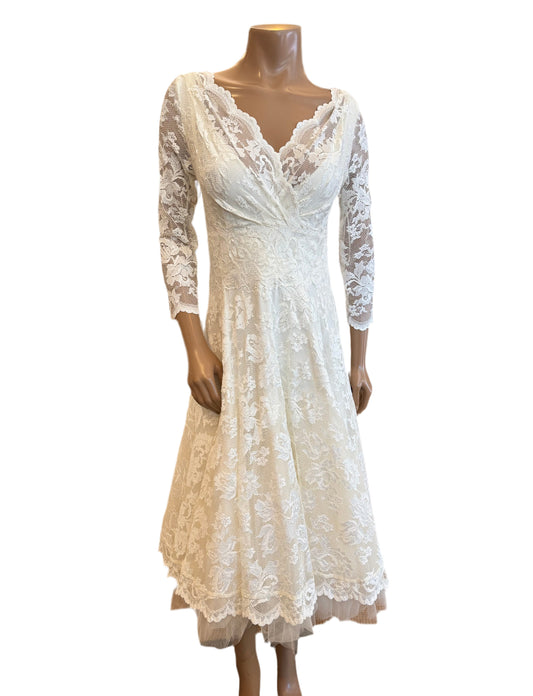 Scalloped V Neck Dress 1417 - Olvi’s