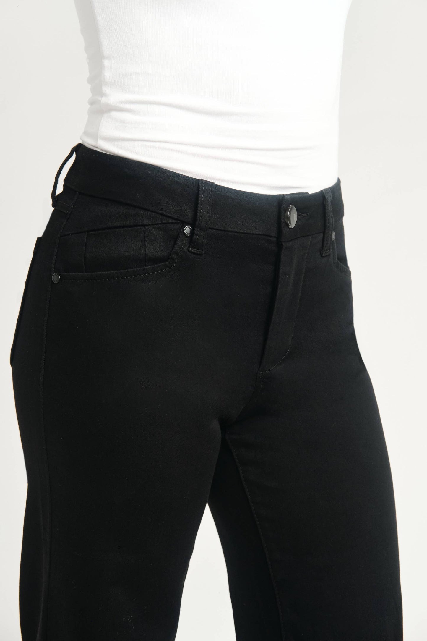 32" Better Butter Wide Leg Jean in Black: 2/26