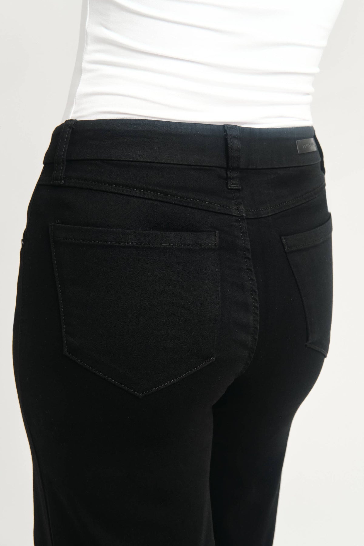 32" Better Butter Wide Leg Jean in Black: 12/31
