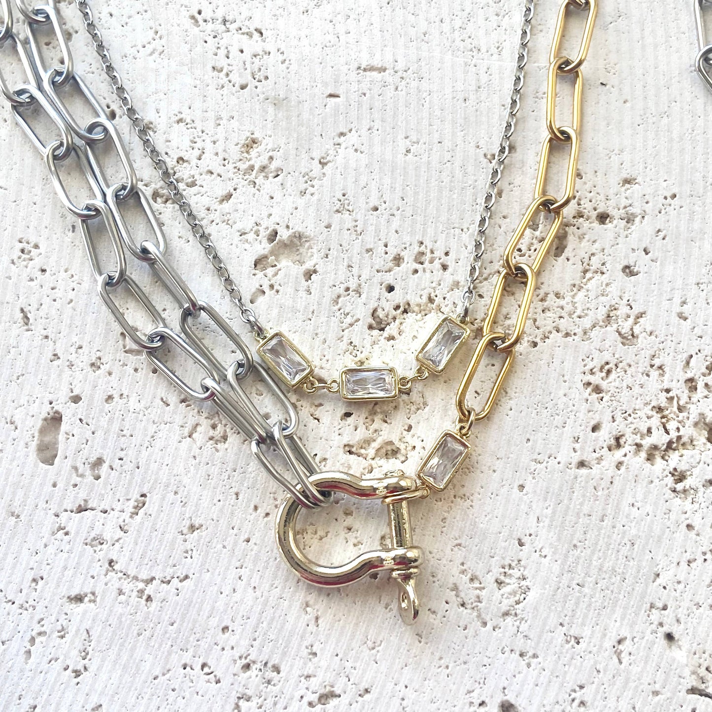 Shackle necklace mixed metal horseshoe clasp edgy glam: Mixed metal