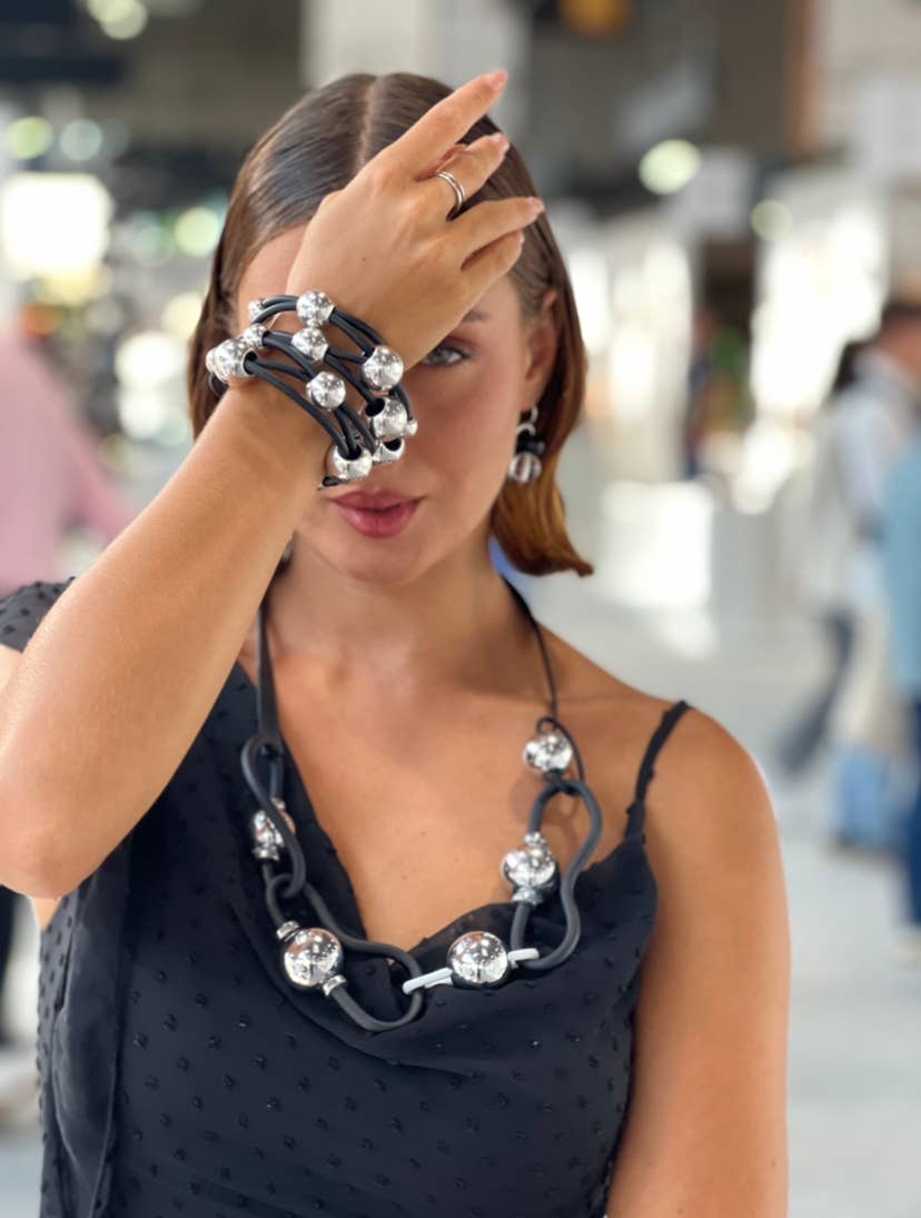 1000 Pearl Metal Bracelet: Black