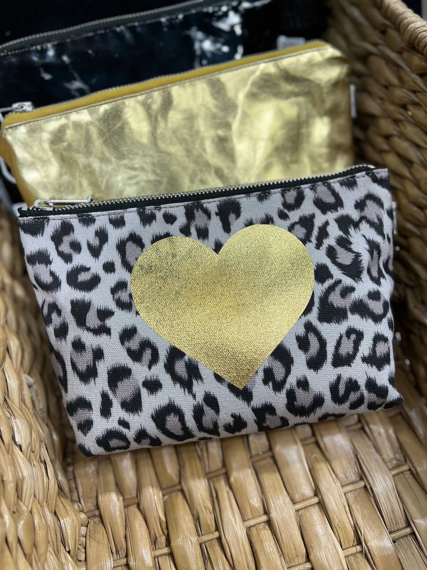 Leopard Makeup - Gold Foil Heart