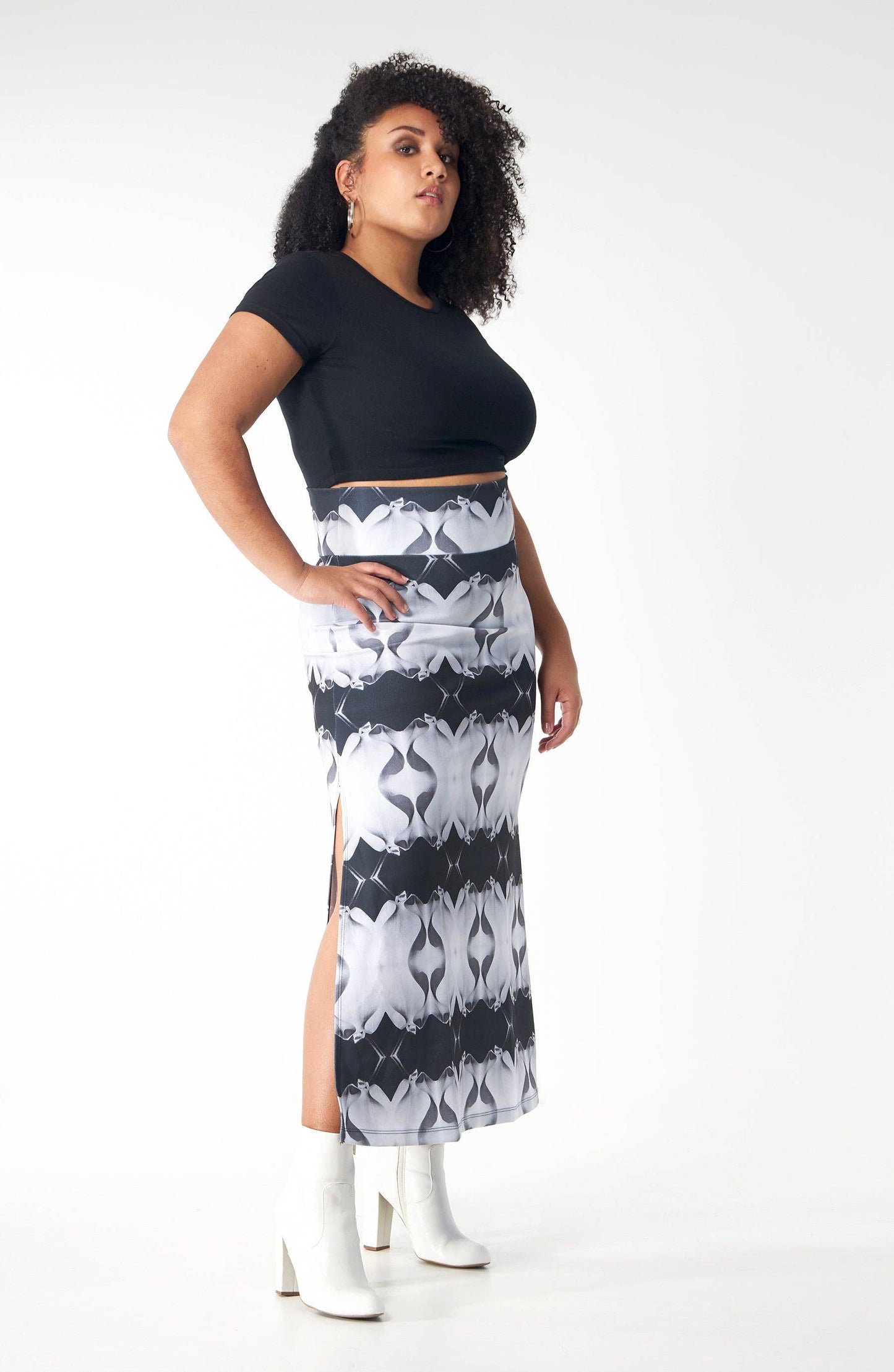 Babs Body-Hugging Midi Skirt - Black/White Stone Man Print Design: B/W Gaudi / Large / Stone Man (Gaudi)