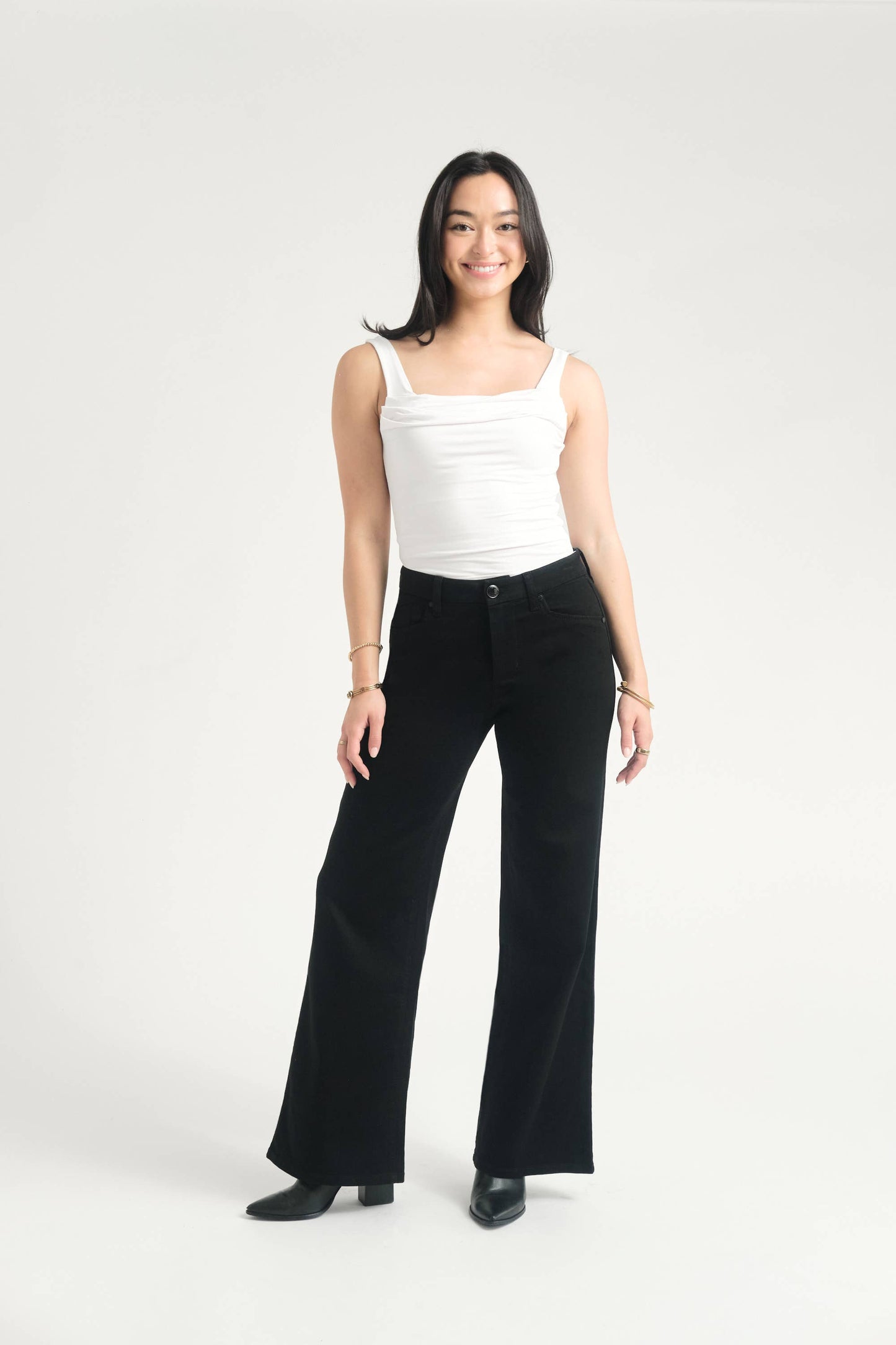 32" Better Butter Wide Leg Jean in Black: 6/28