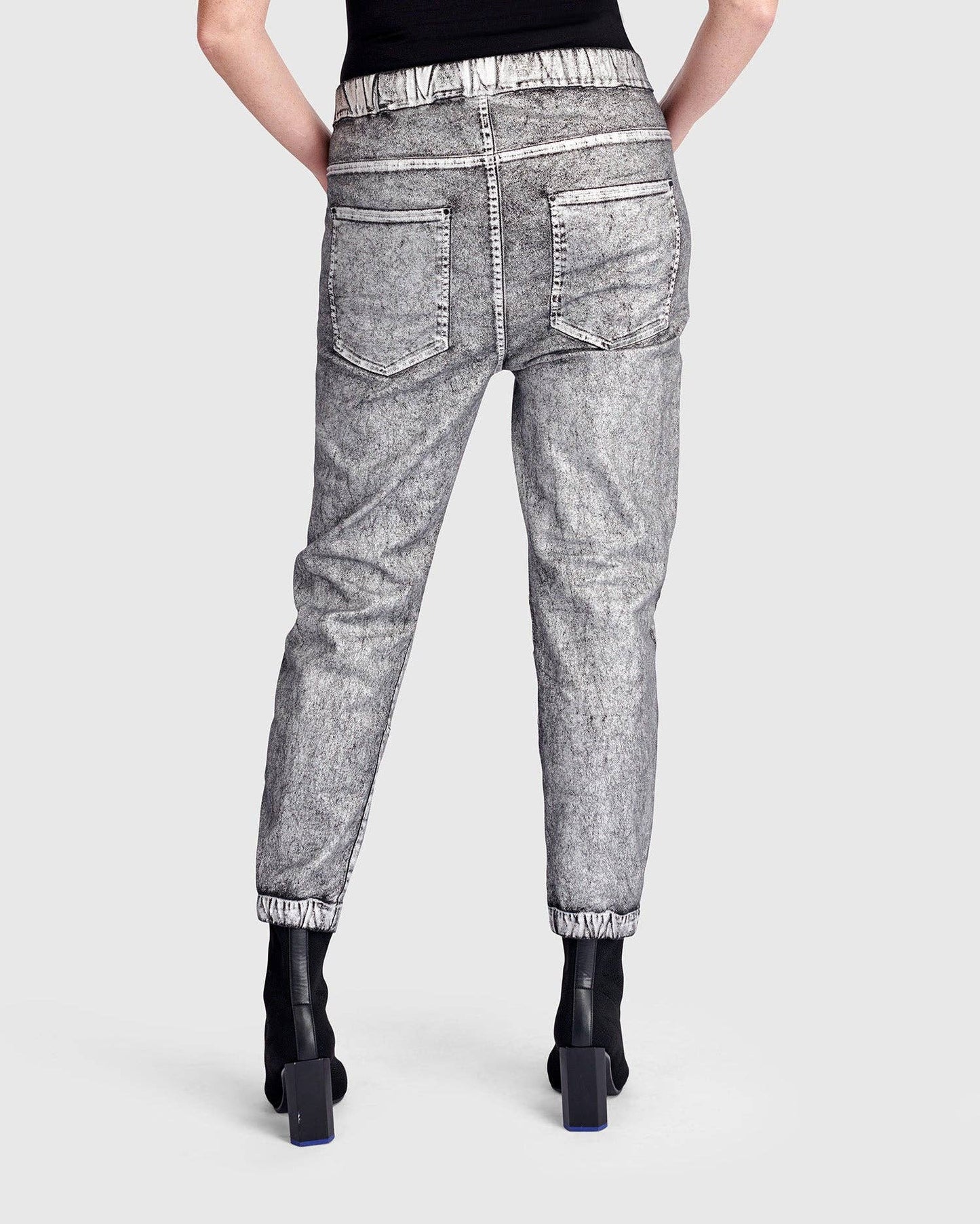 Metallic Boyfriend Jogger Jeans, Silver: Silver / 2 (US 8-10)