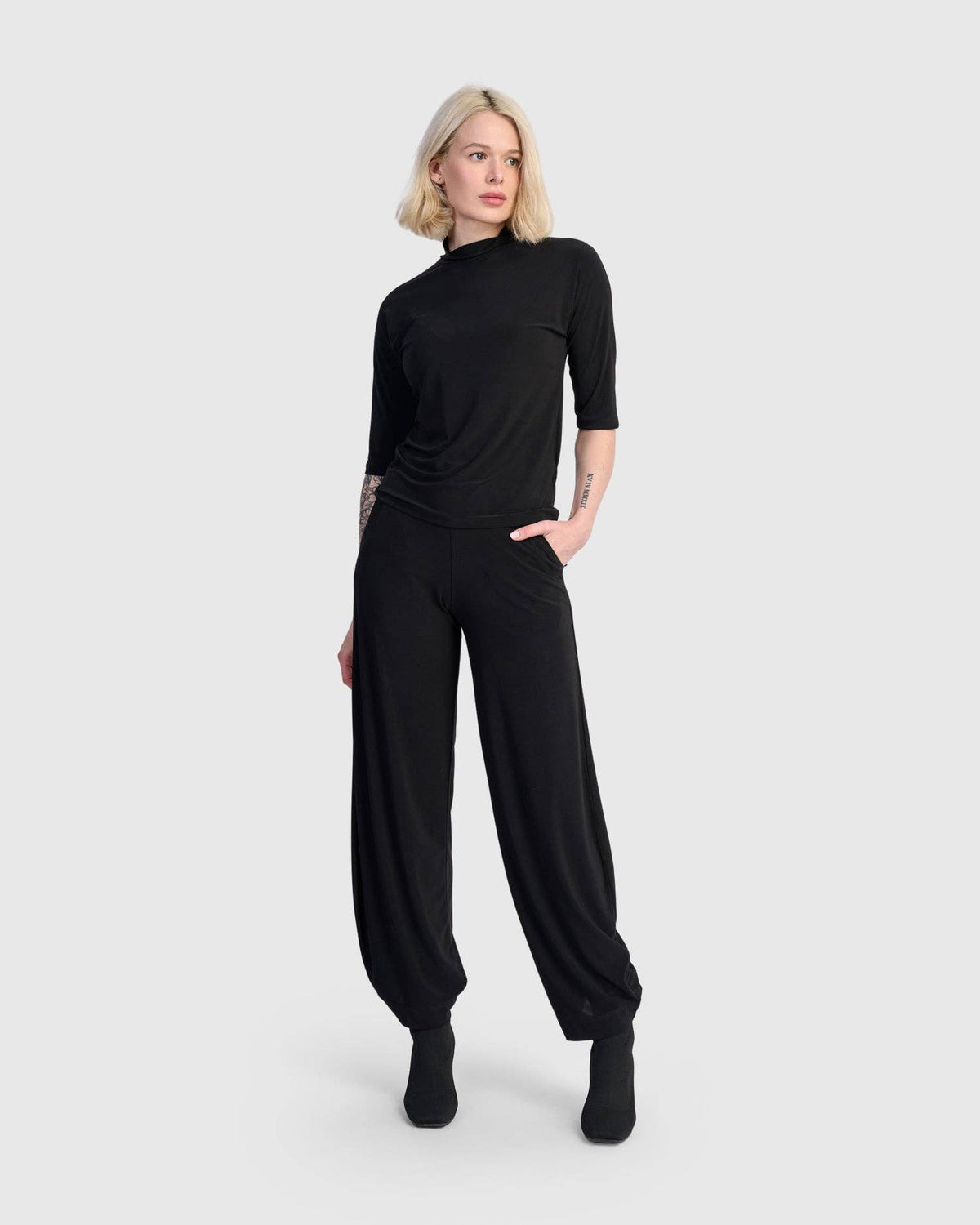 Essential Slinky Mockneck Tee, Black: BLACK / 1 (US 6-8)