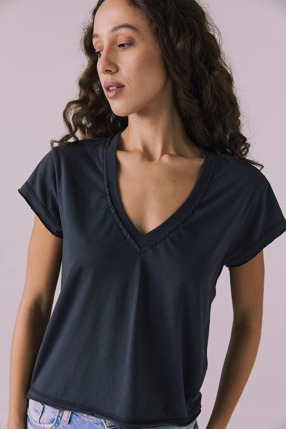 Gator V Neck Licorice Black Tee CWA586 - CHASER