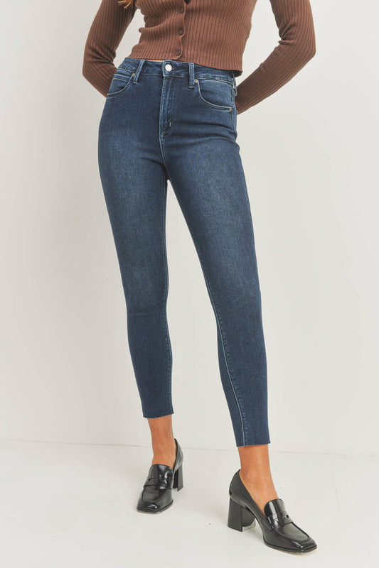 High Rise Skinny With Scissor Cut DP671