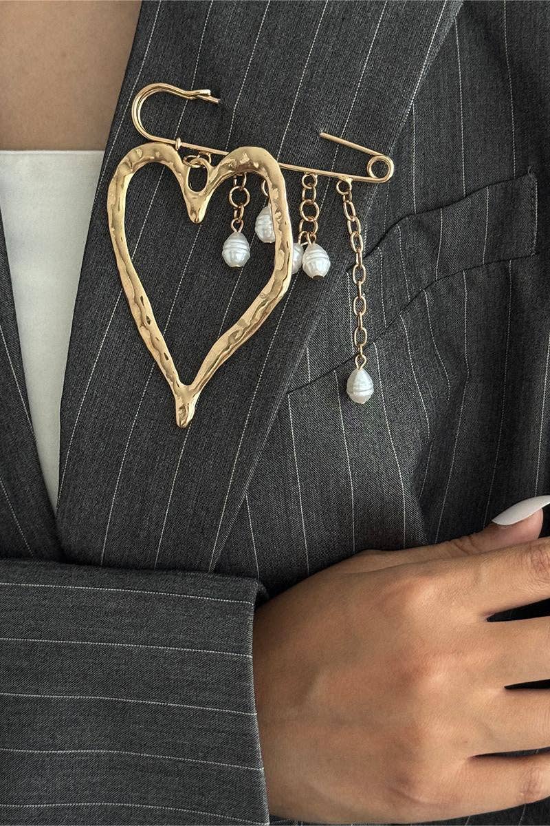 Heart-Shape Safety Pin Brooch: GOLD / One Size