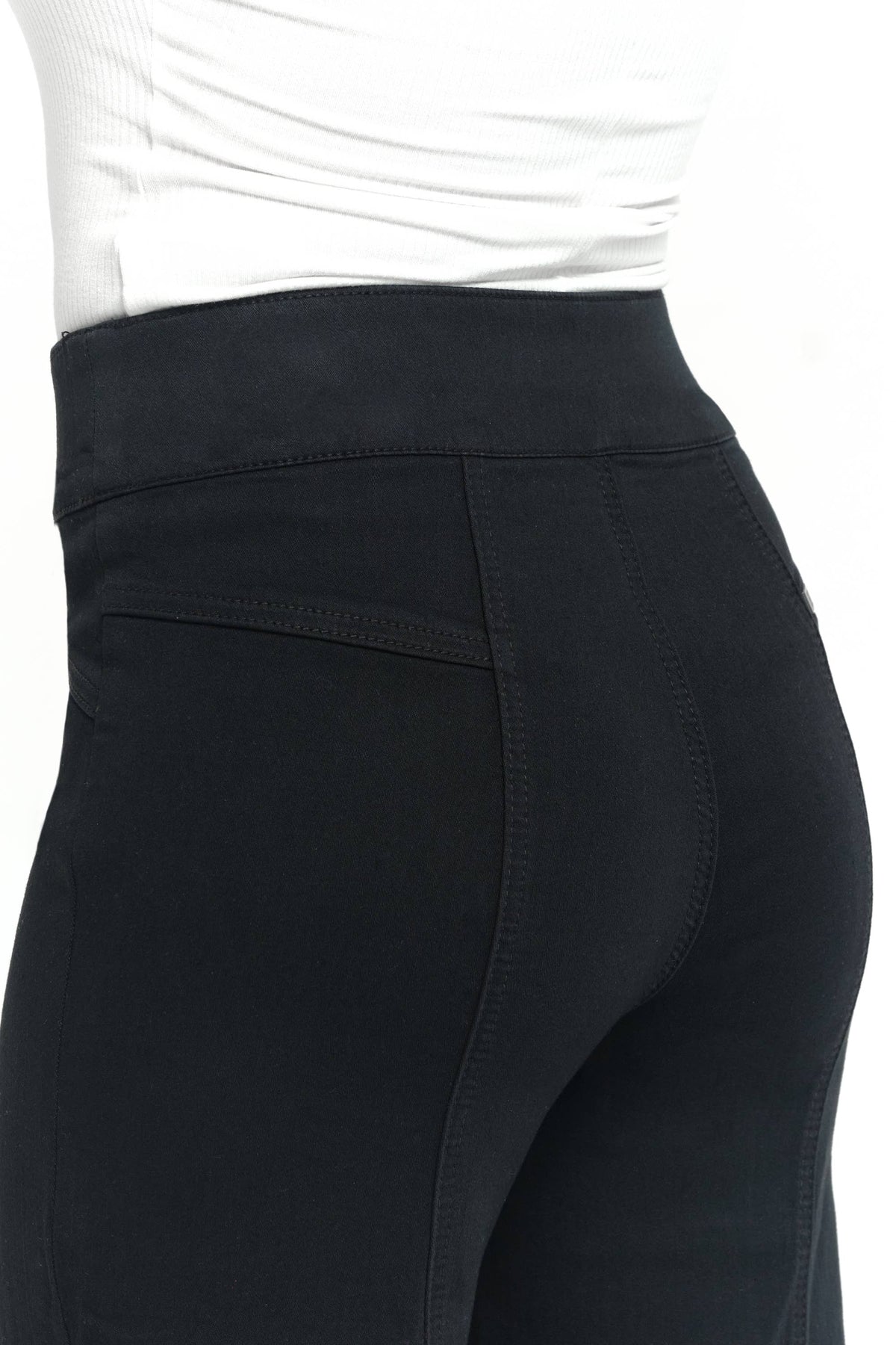 32" Pull-On Wide Leg Jeans w/ Tummy Control in BLACK: 12/31
