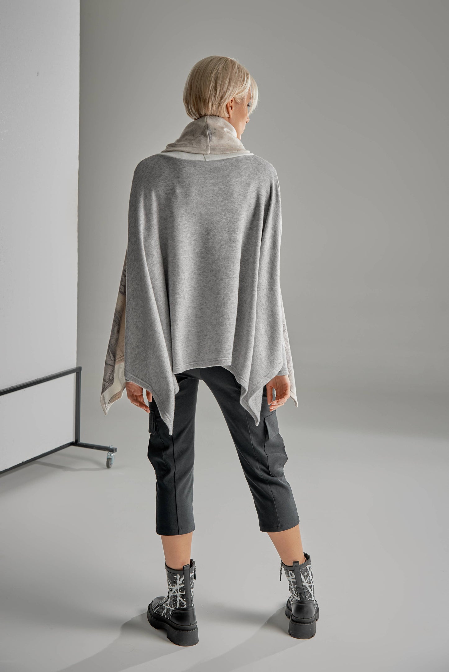 FW24058 Cardigan "ANDREA": GREY / 1