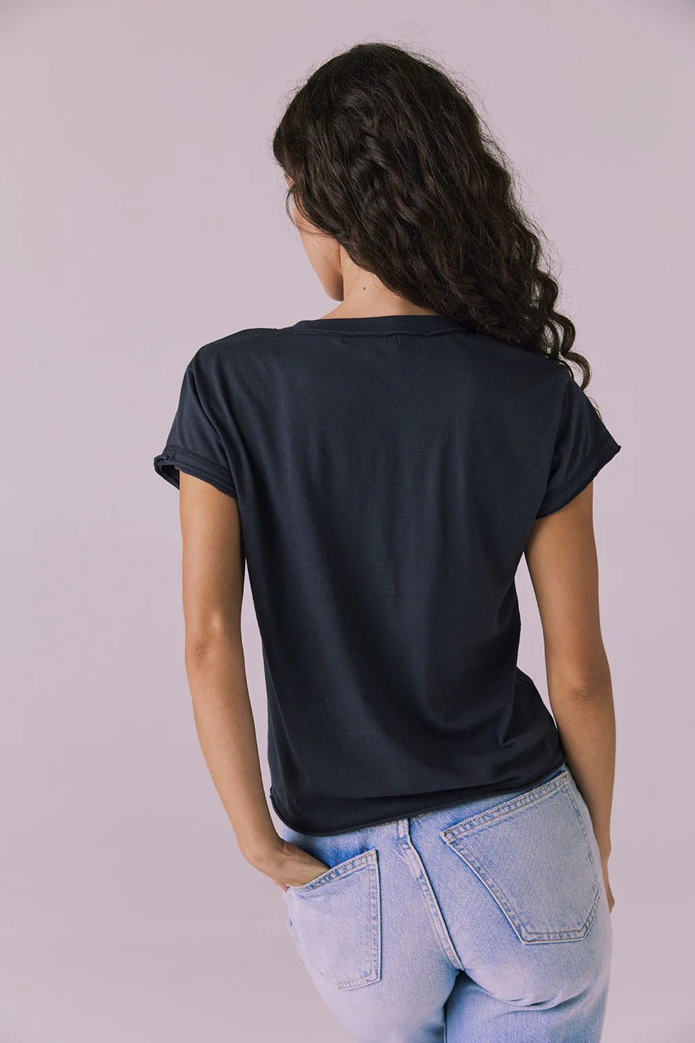 Gator V Neck Licorice Black Tee CWA586 - CHASER