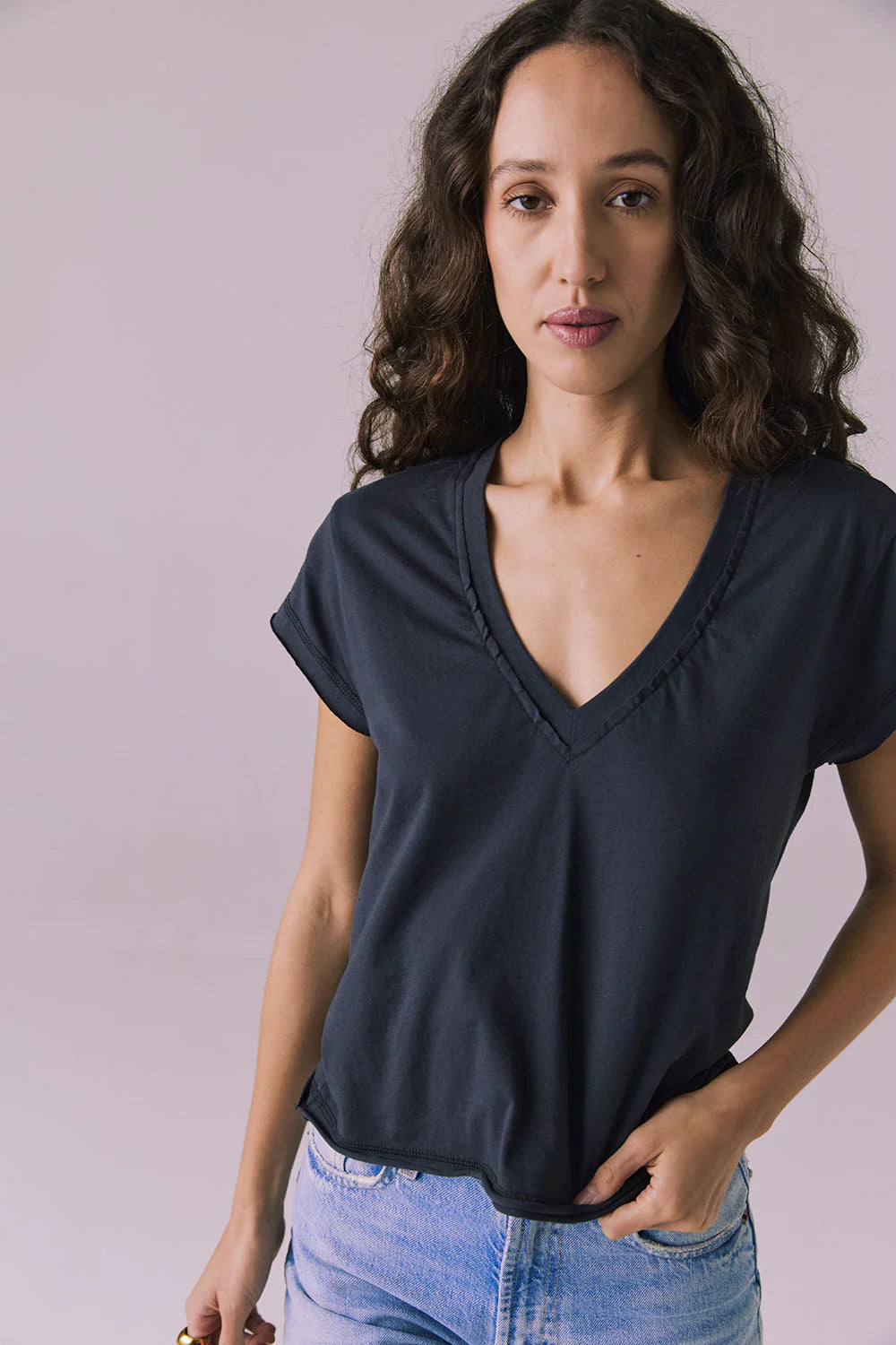 Gator V Neck Licorice Black Tee CWA586 - CHASER