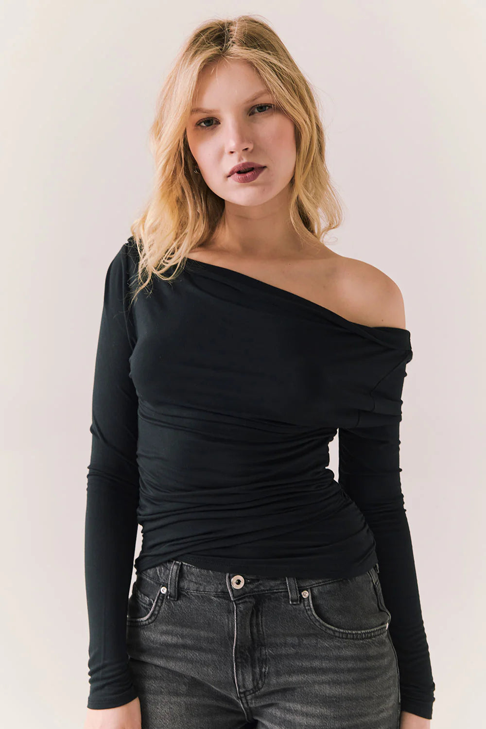 Ivy Black Long Sleeve Top CWA607 - CHASER