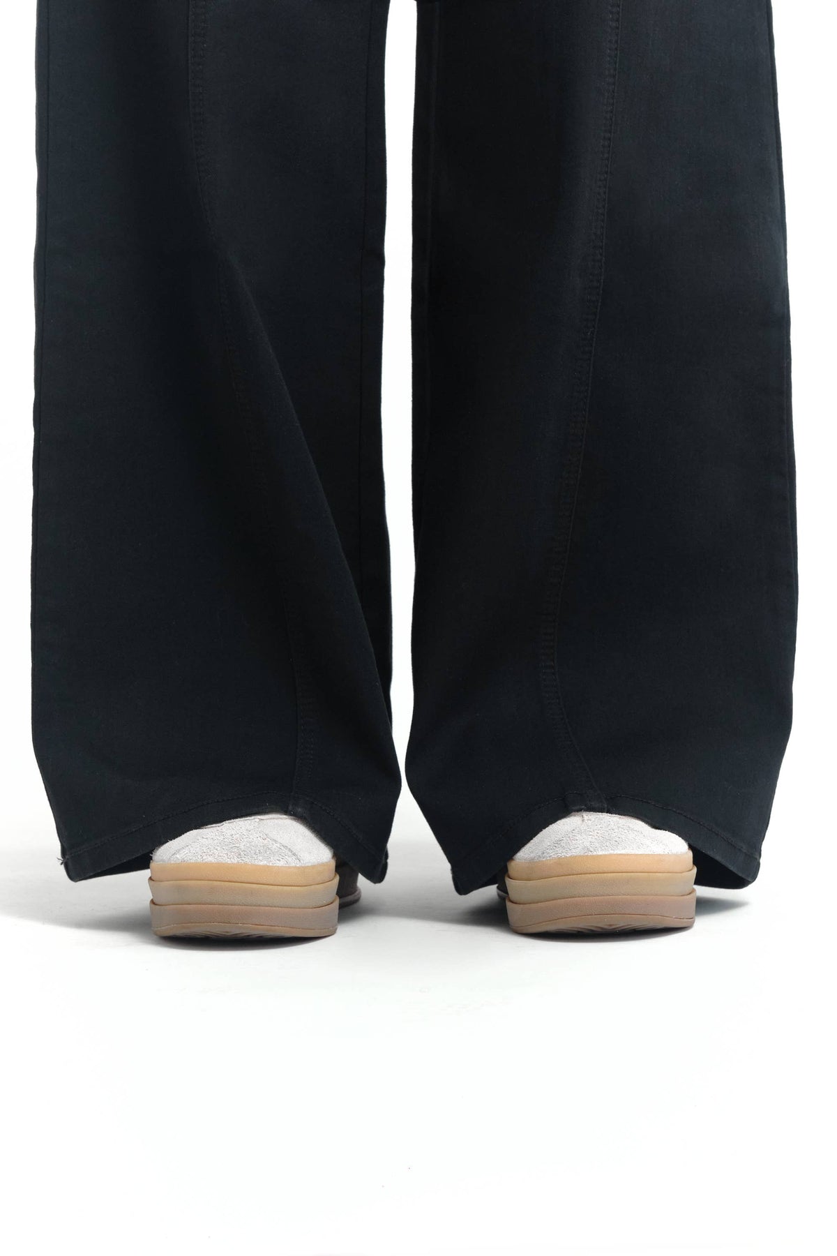 32" Pull-On Wide Leg Jeans w/ Tummy Control in BLACK: 12/31