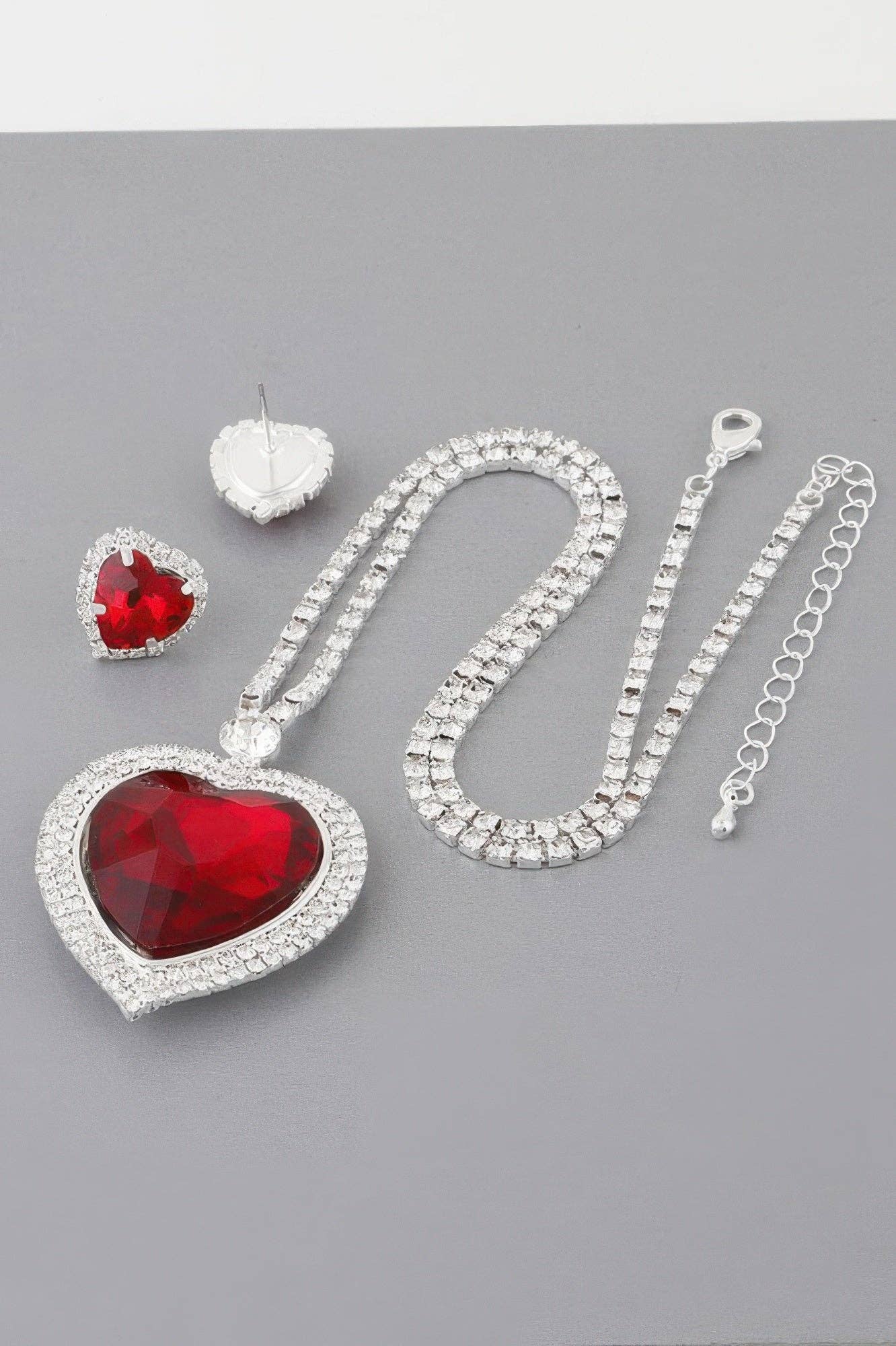 STUYVESANT Jeweled Crystal Heart Necklace: NYFW BYMANYC ® New York: Silver Clear