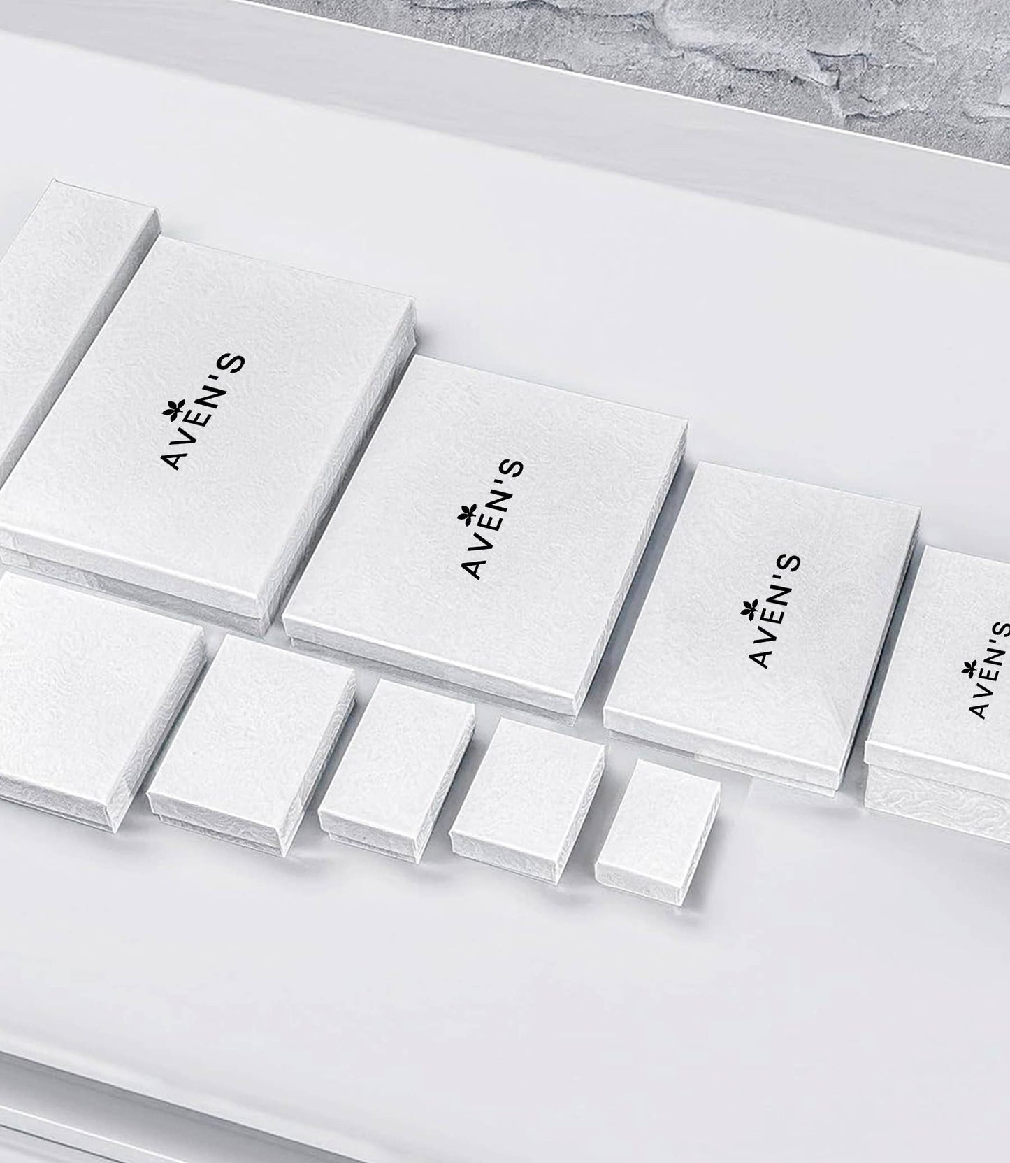 Gold tone adjustable bracelet: Yellow Gold